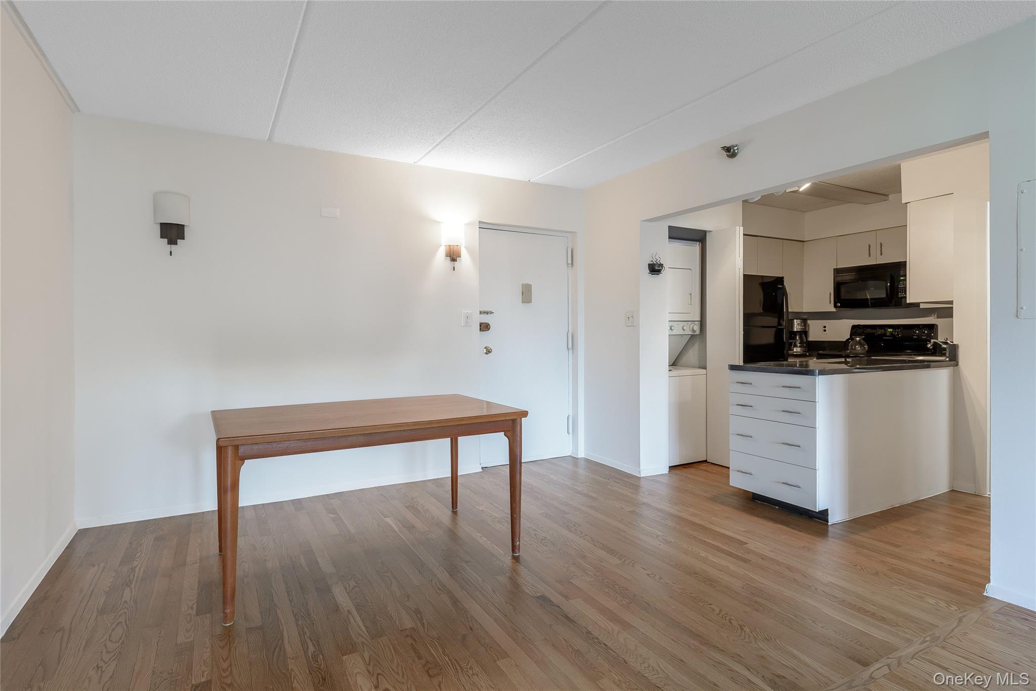 205 Mineola Boulevard, Unit 3G photo 8