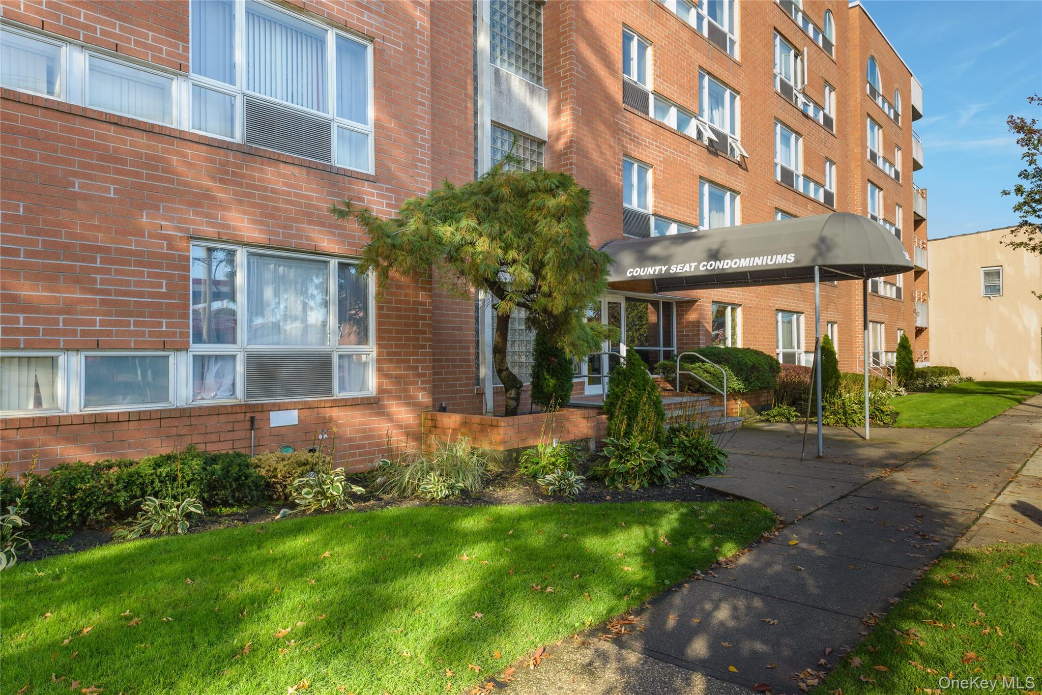 205 Mineola Boulevard, Unit 3G