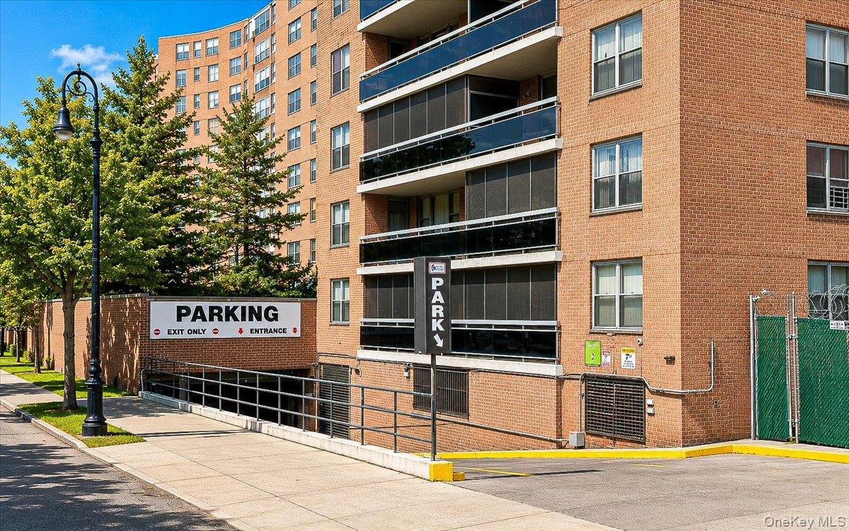 7025 Yellowstone Boulevard, Unit 8Q photo 26