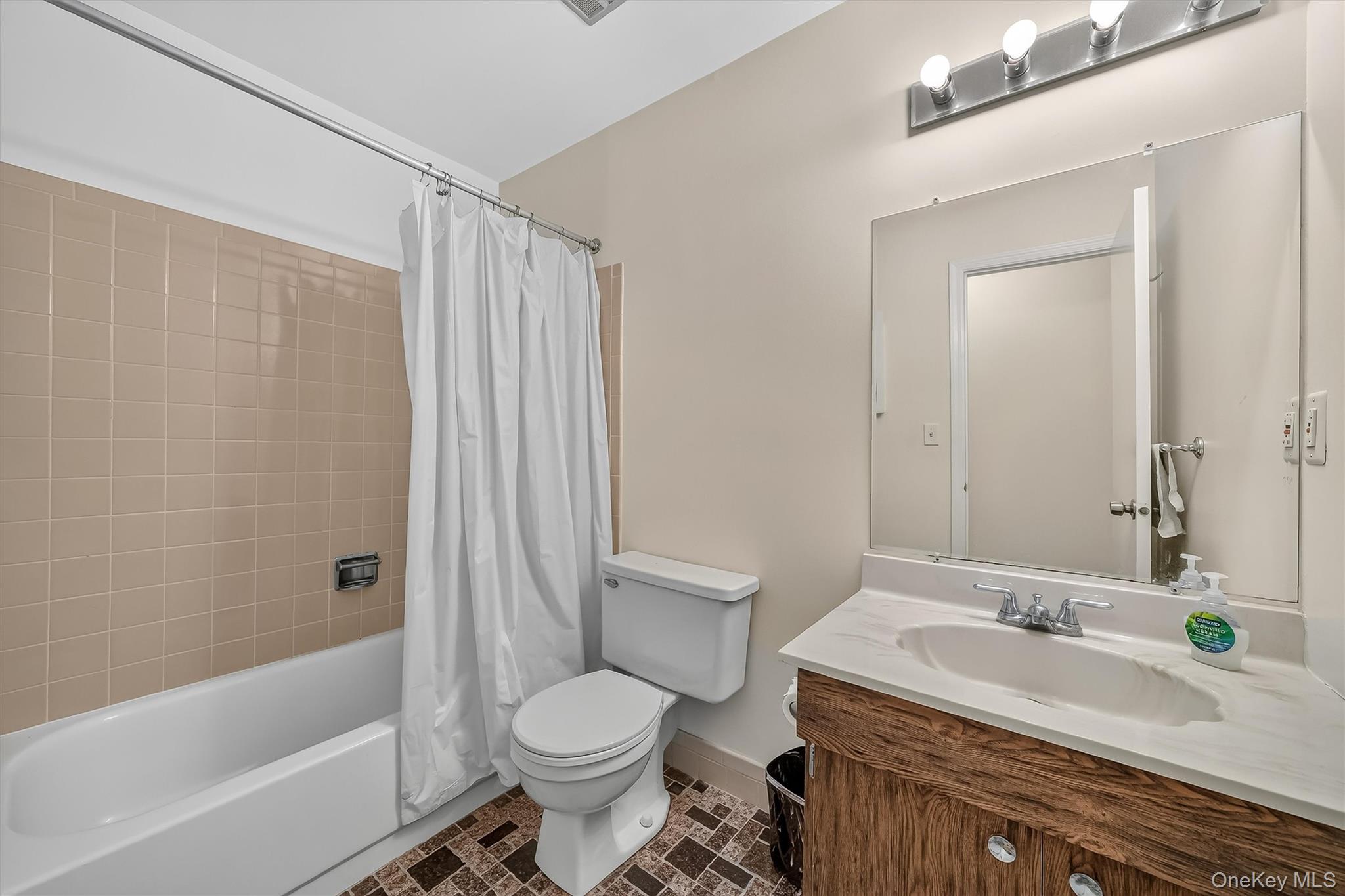 38 Milford Lane – For Sale photo 31