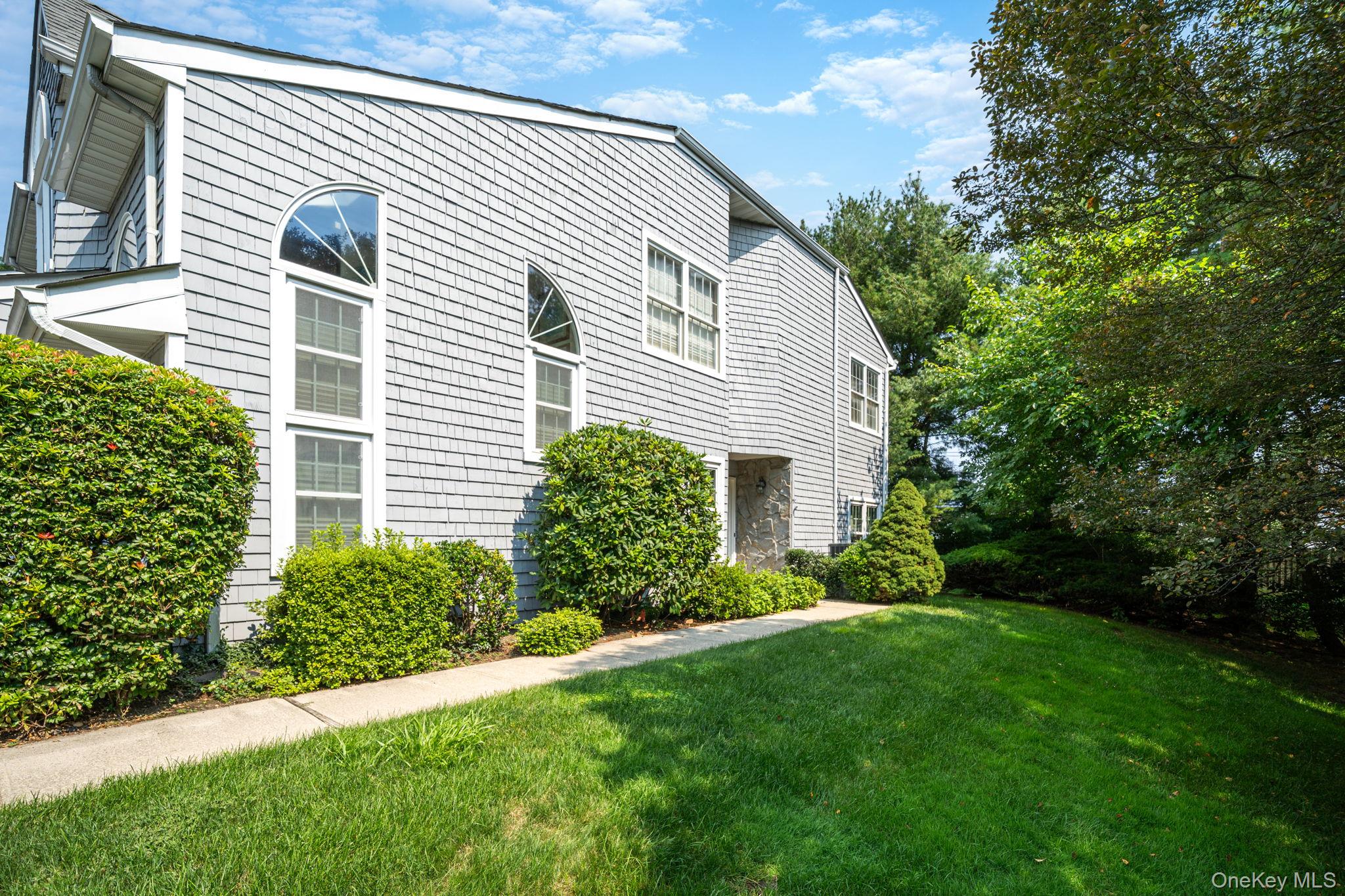 188 Lakebridge Drive N – For Sale photo 3