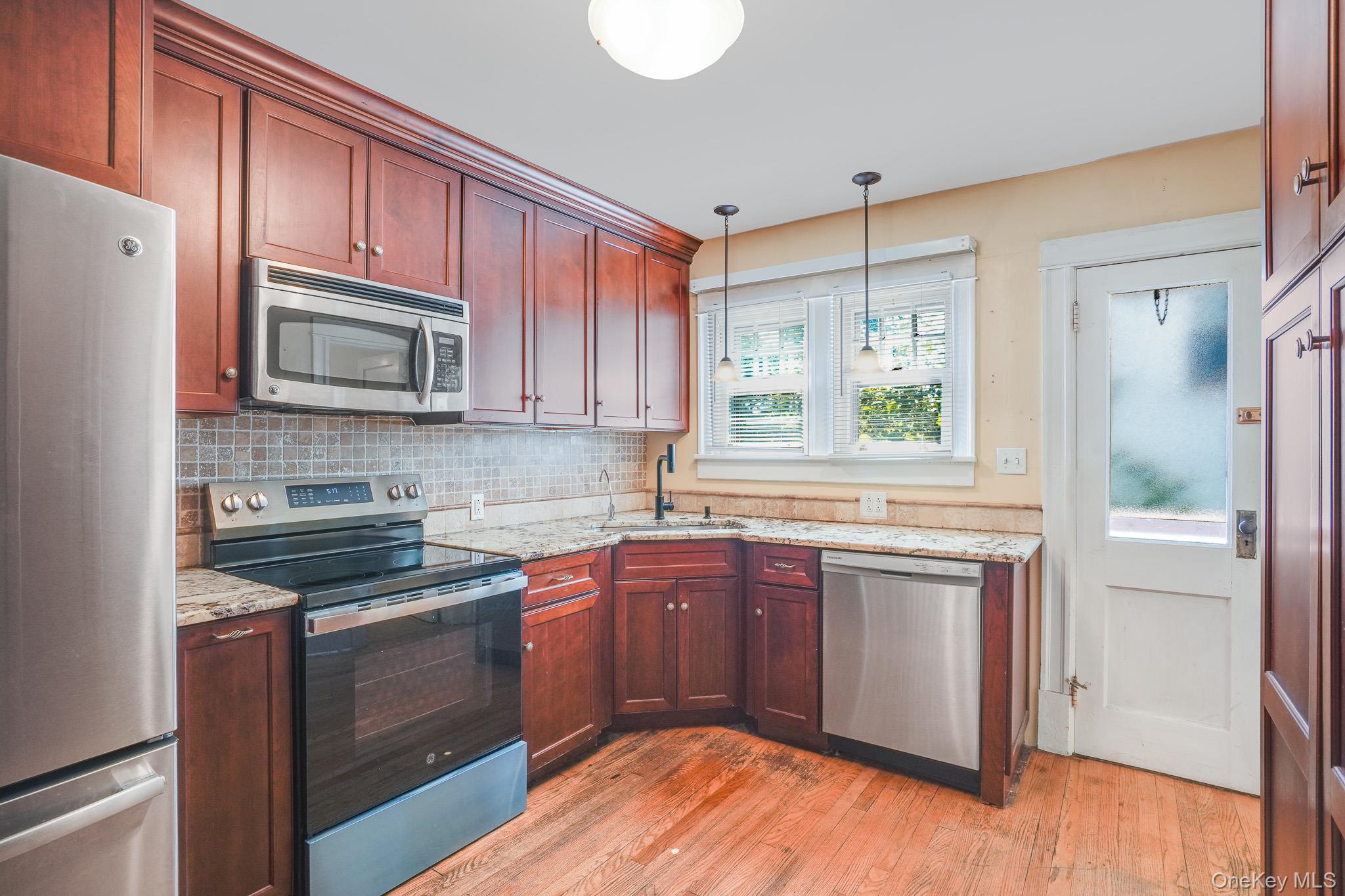 170 Hooker Avenue – For Sale photo 14