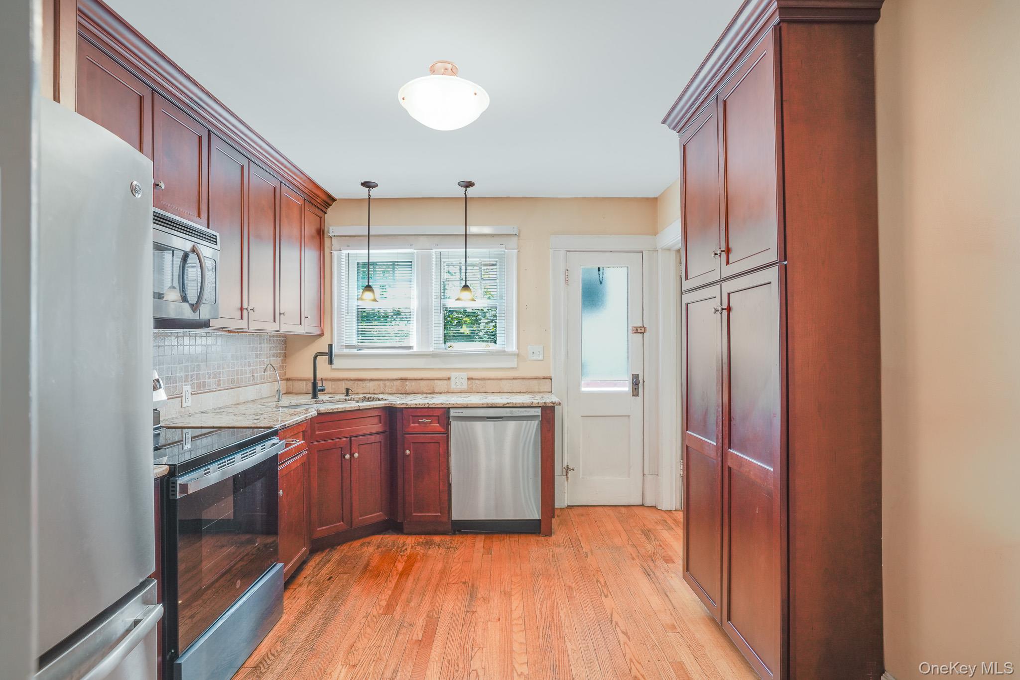 170 Hooker Avenue – For Sale photo 13