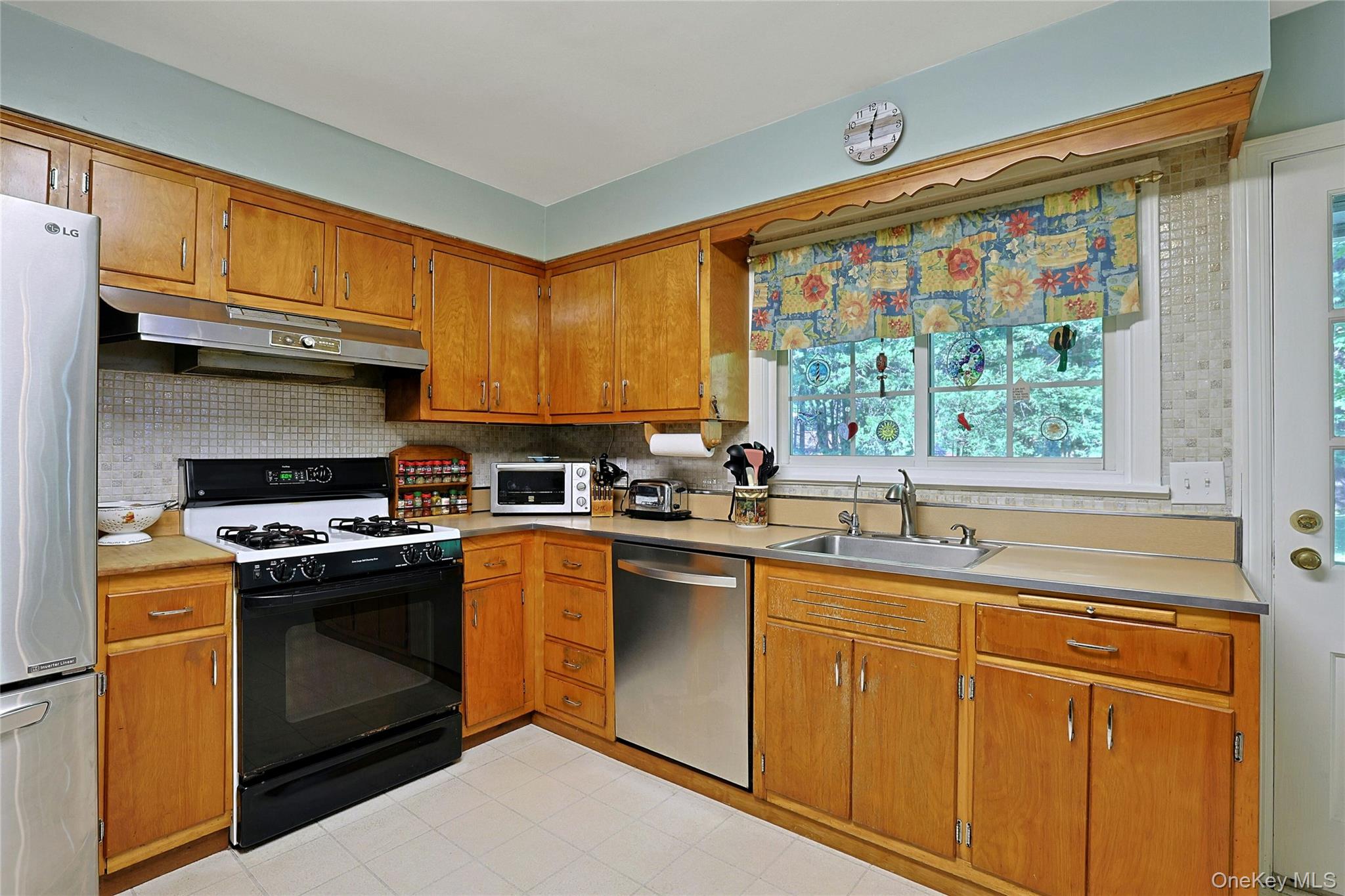 10 LINDA Drive – For Sale photo 14