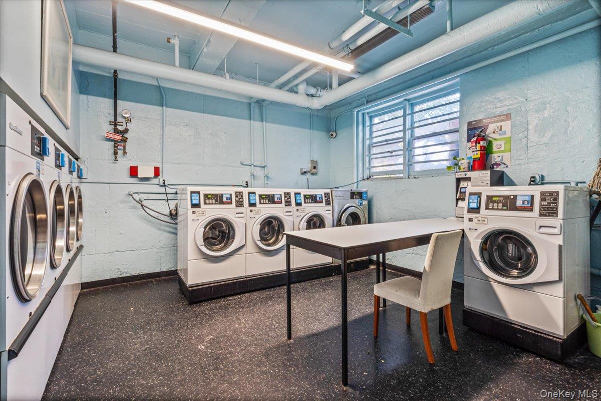 3425 150th Pl, Unit 1B photo 3