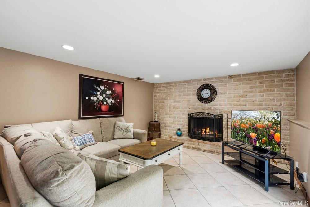 11 Laurie Place – For Sale photo 25