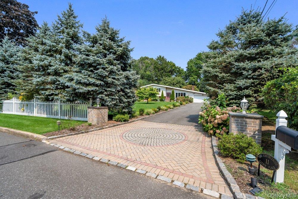 11 Laurie Place – For Sale photo 2