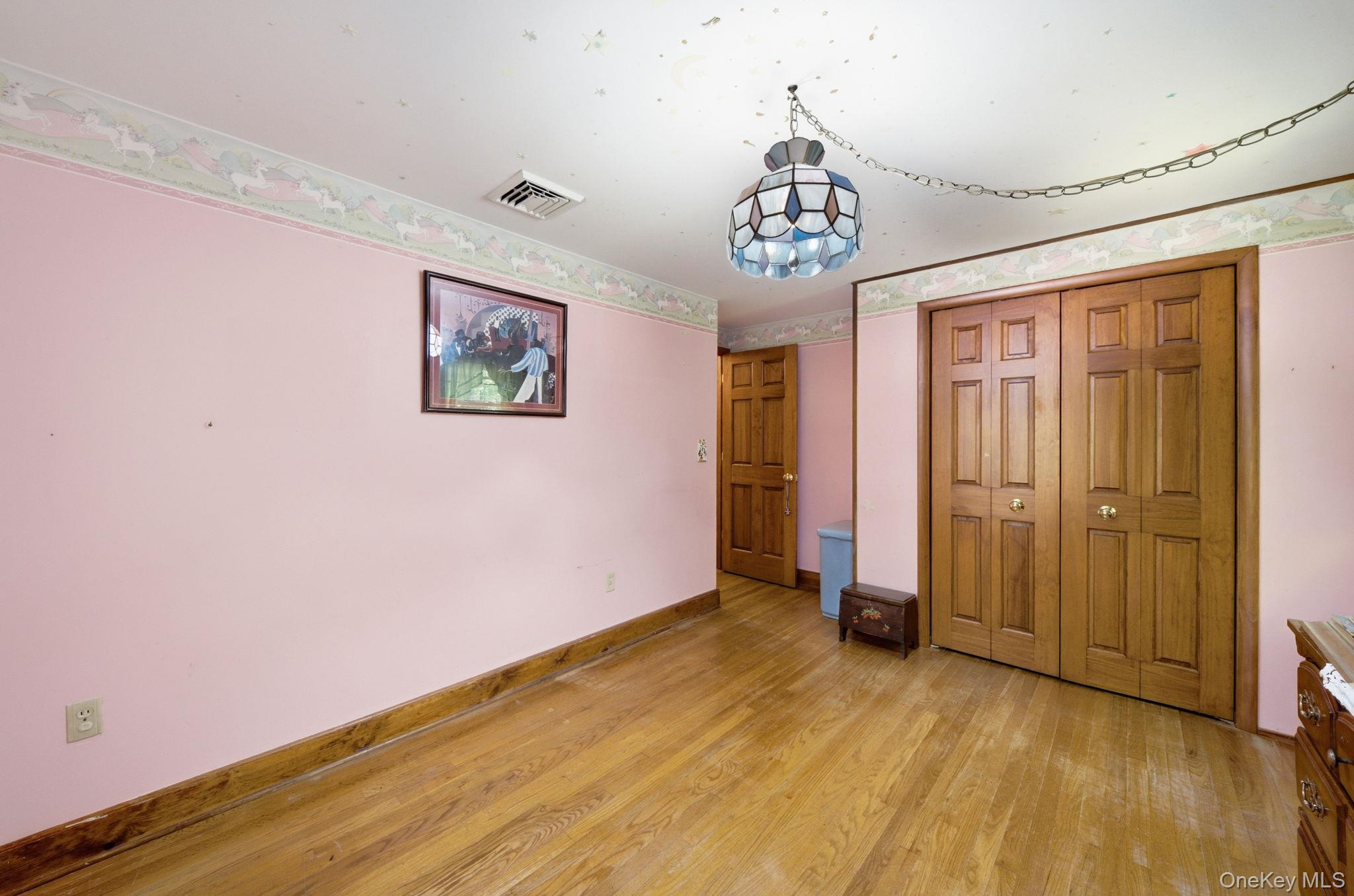 24 Van Dam Road – For Sale photo 17
