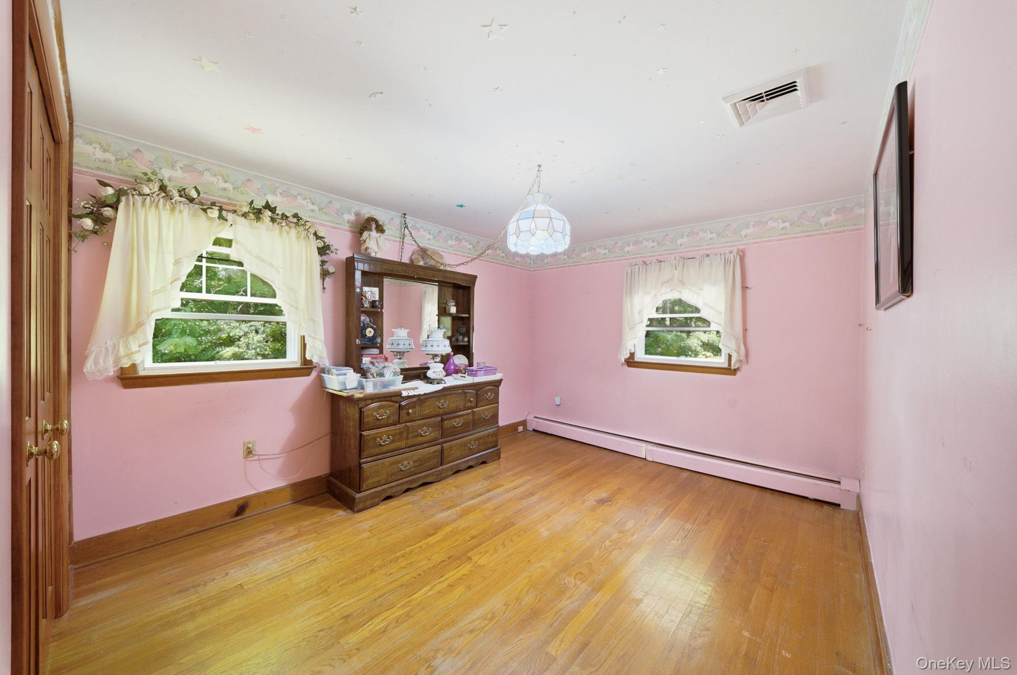 24 Van Dam Road – For Sale photo 16