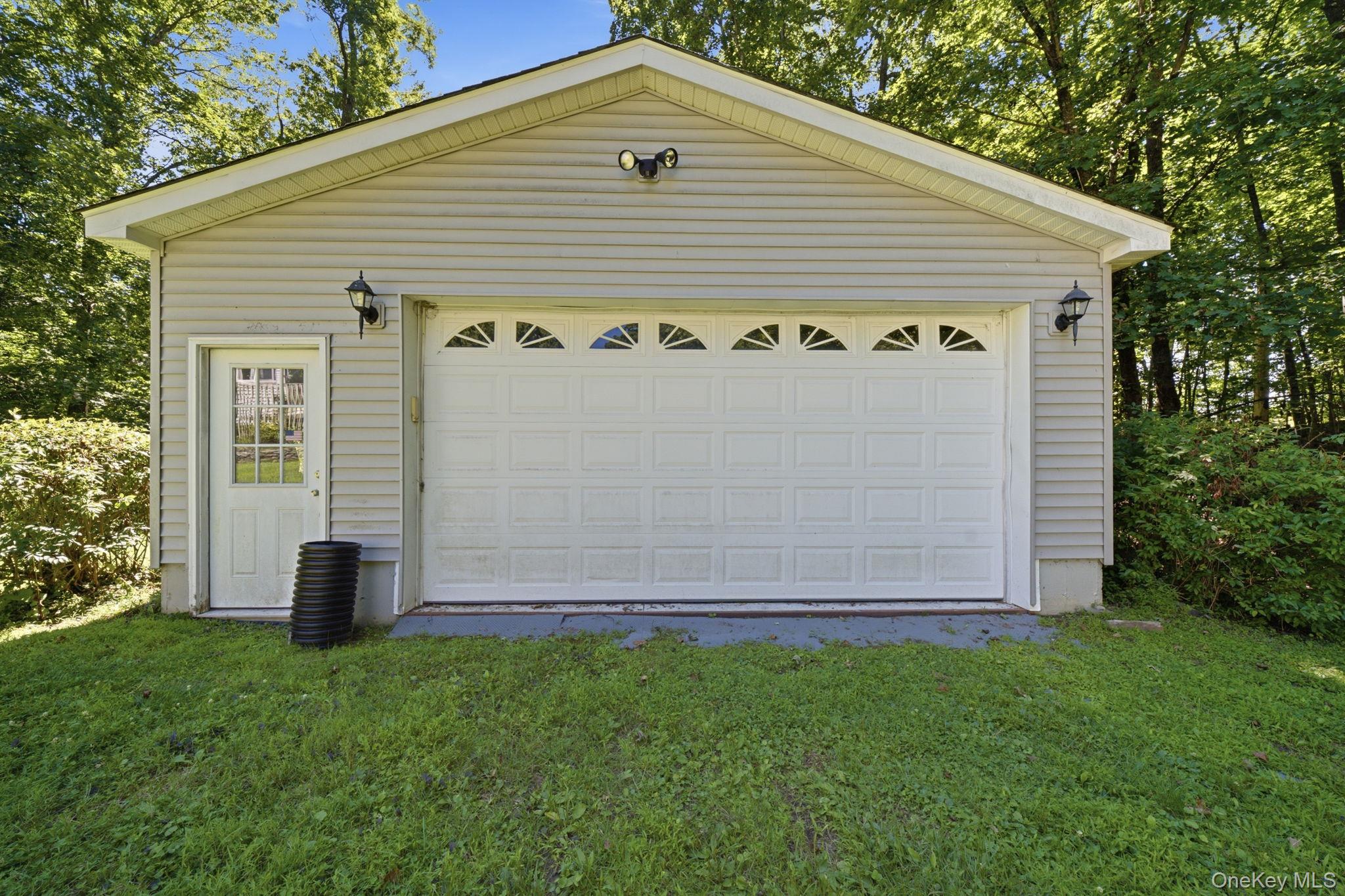 24 Van Dam Road – For Sale photo 33
