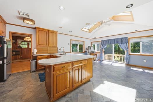 24 Van Dam Road – For Sale photo 5