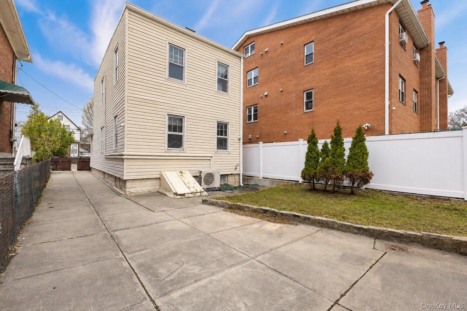 6117 165th Street – For Sale photo 2