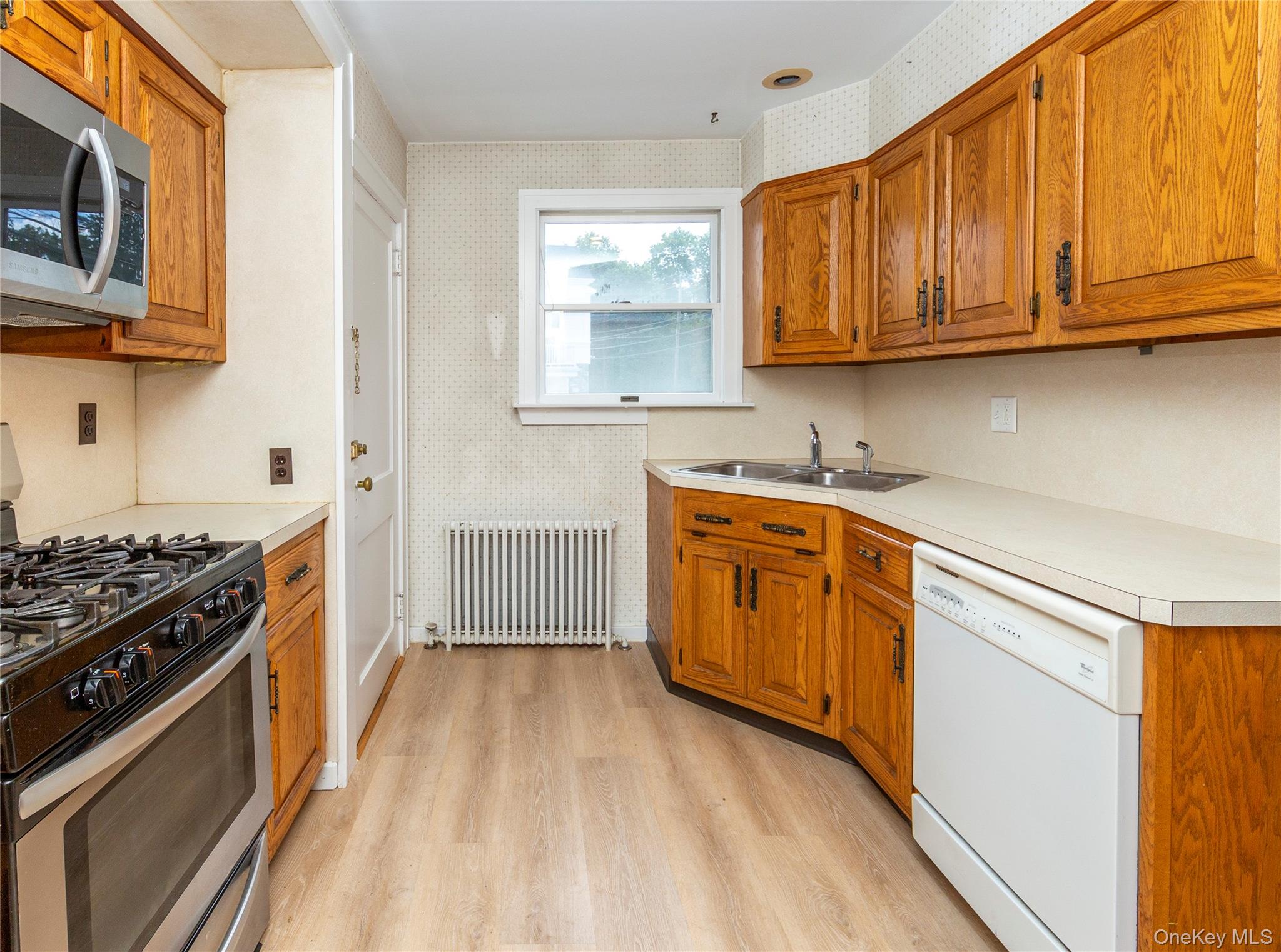 140 E Main Street, Unit 1 photo 18