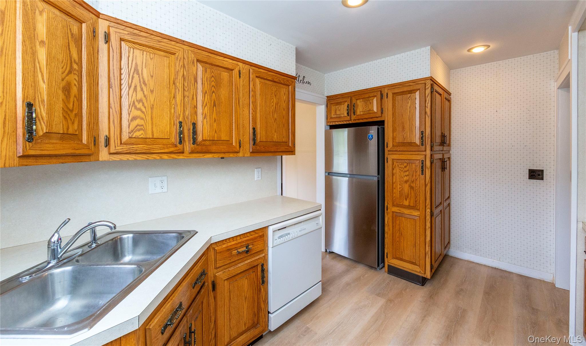 140 E Main Street, Unit 1 photo 19