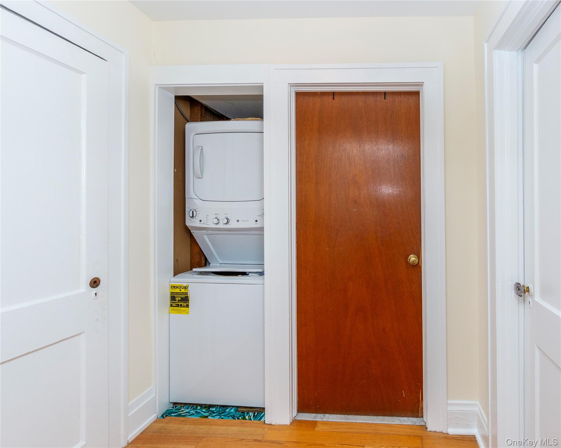 140 E Main Street, Unit 1 photo 23