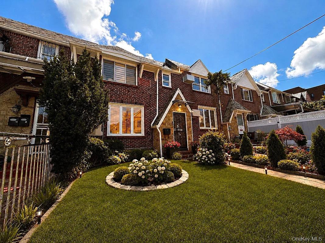 143-14 85th Drive – For Sale photo 2