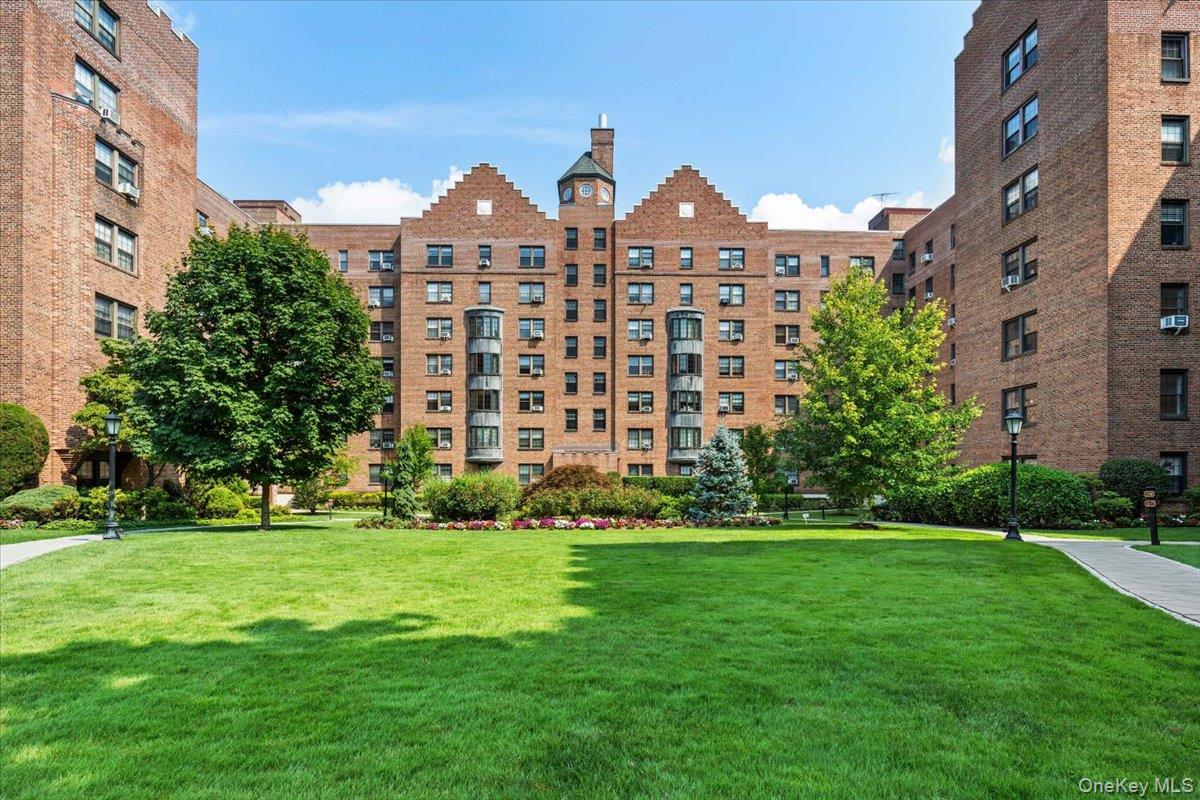 196 Garth Road, Unit 1F photo 2