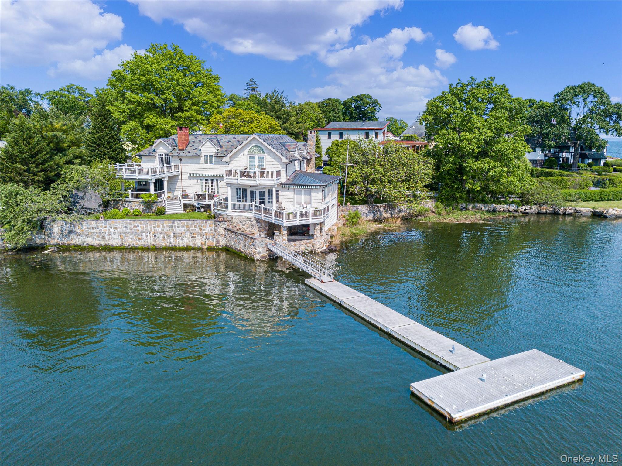 522 The Parkway – For Sale