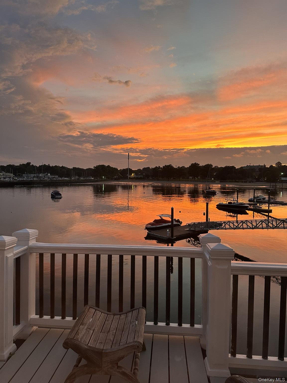 522 The Parkway – For Sale photo 2
