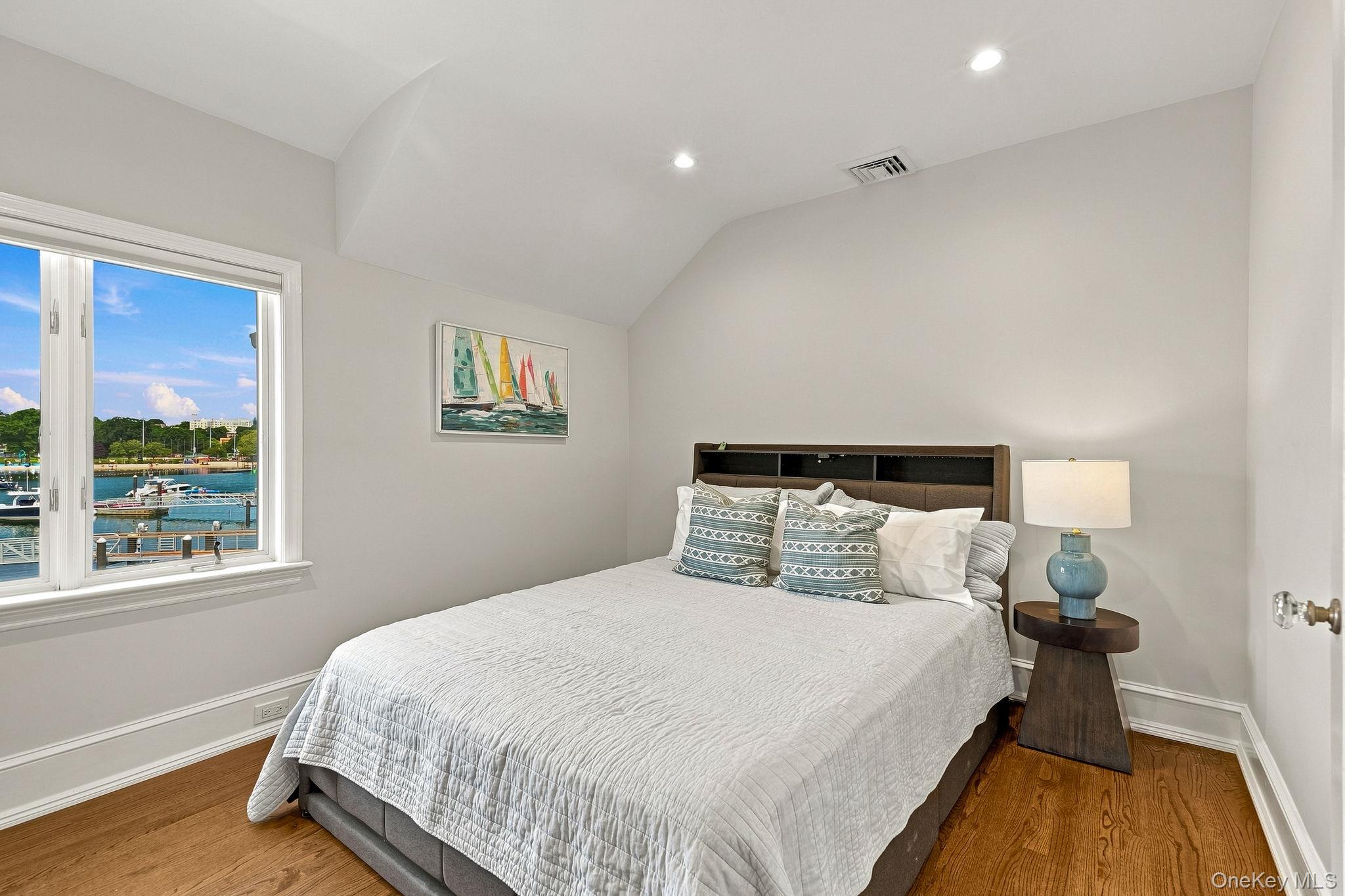522 The Parkway – For Sale photo 26