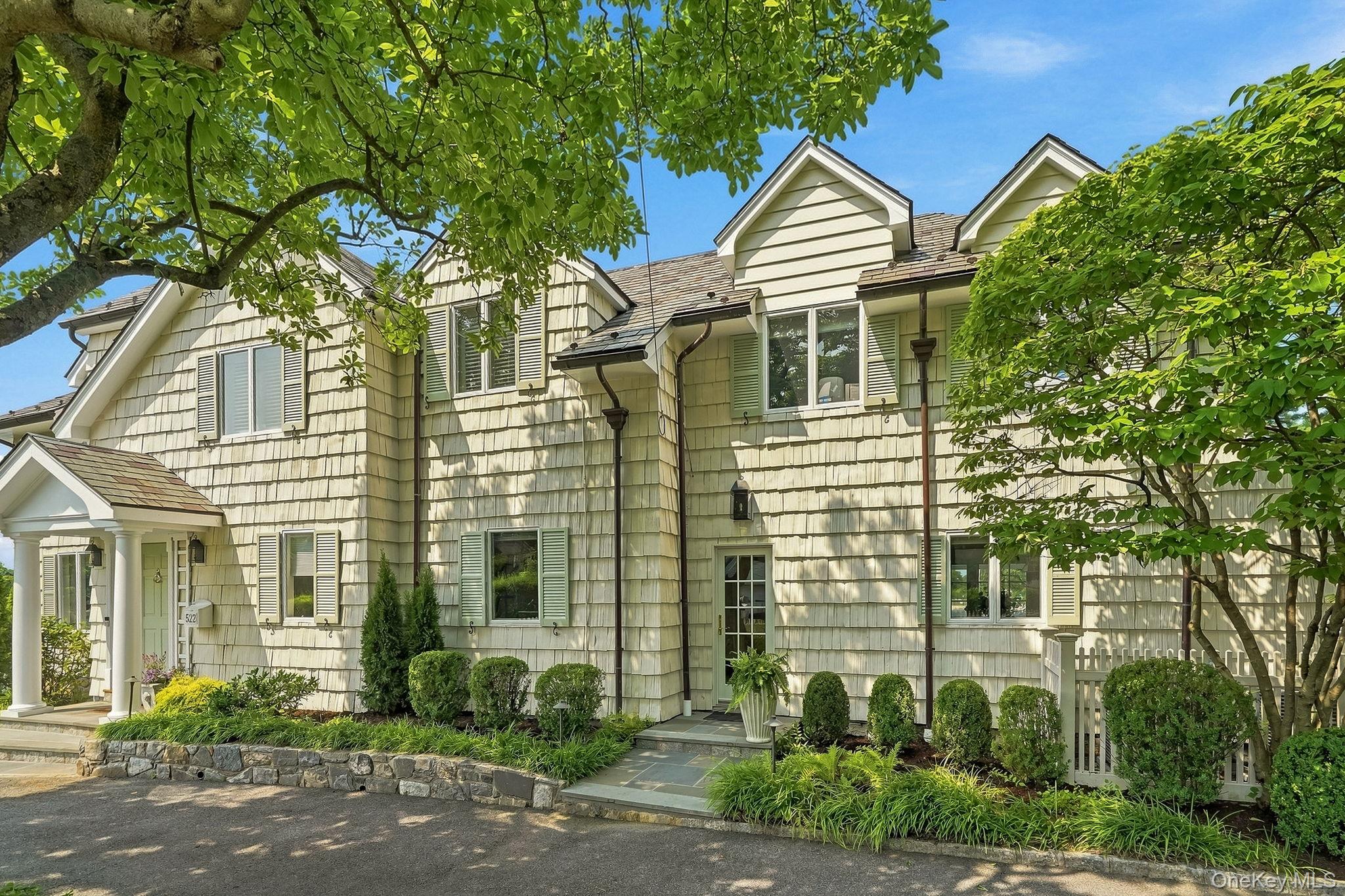 522 The Parkway – For Sale photo 40