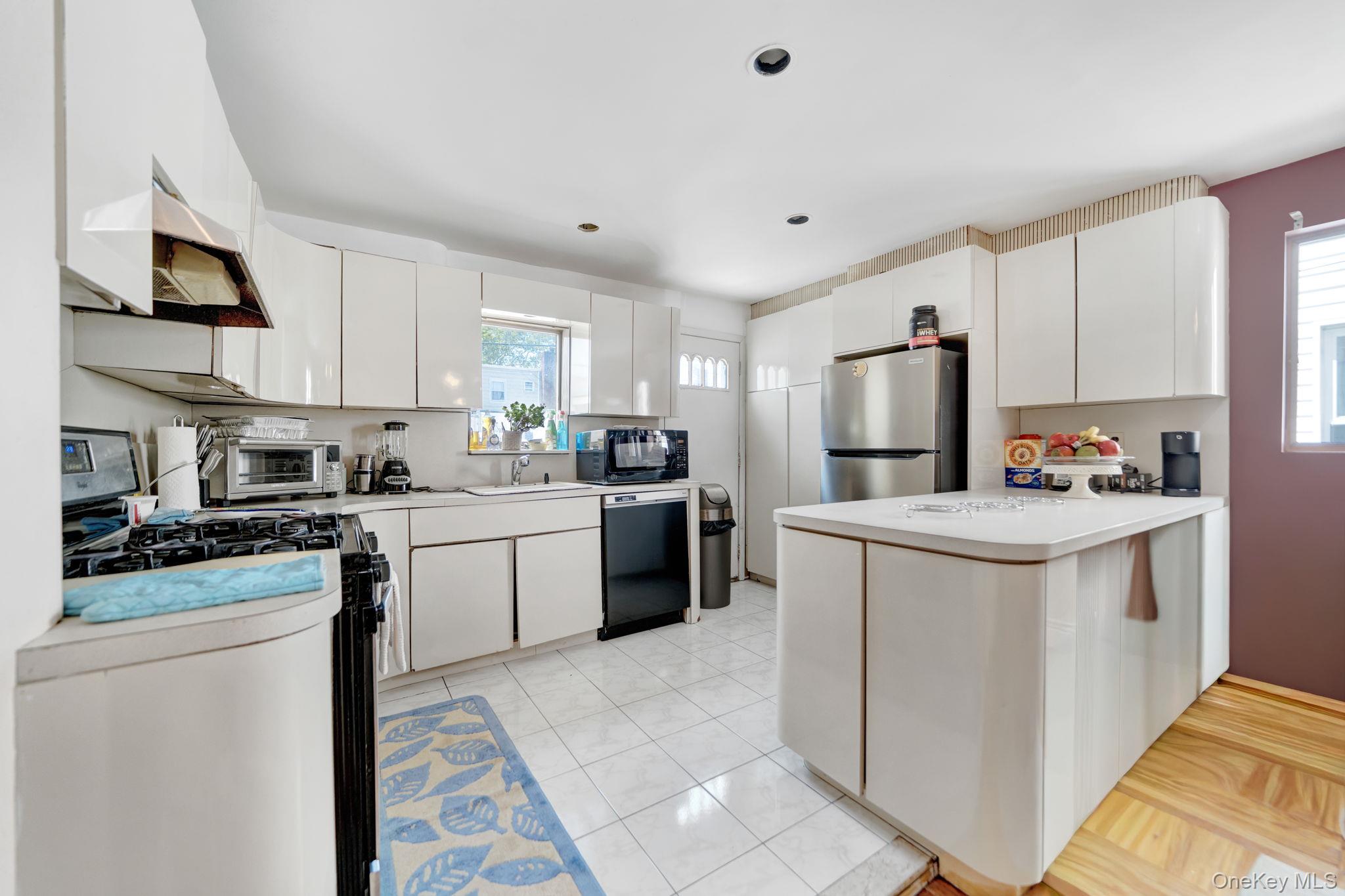 1646 E 36th Street – For Sale photo 10