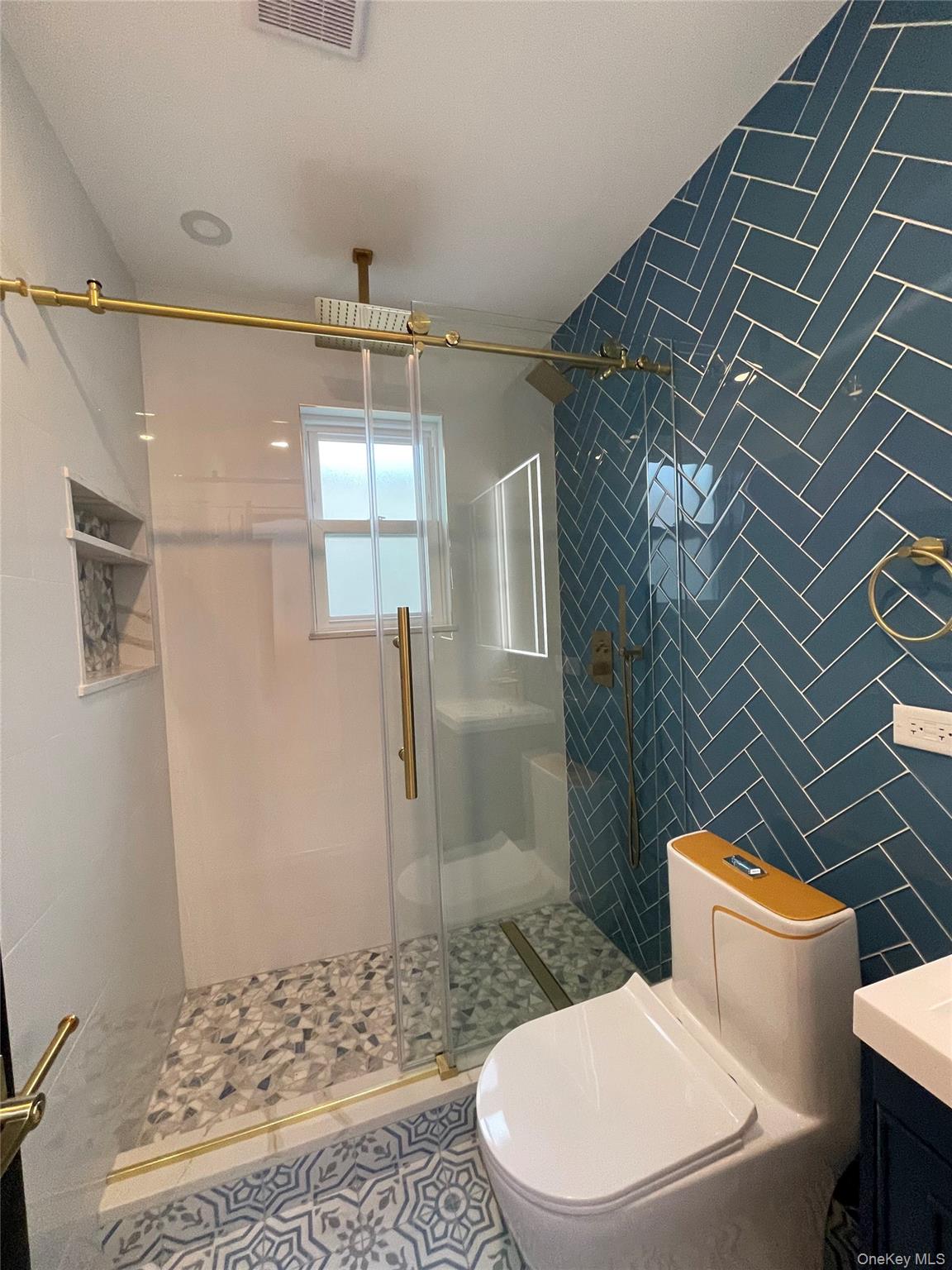 1045 Revere Avenue, Unit 2 photo 5