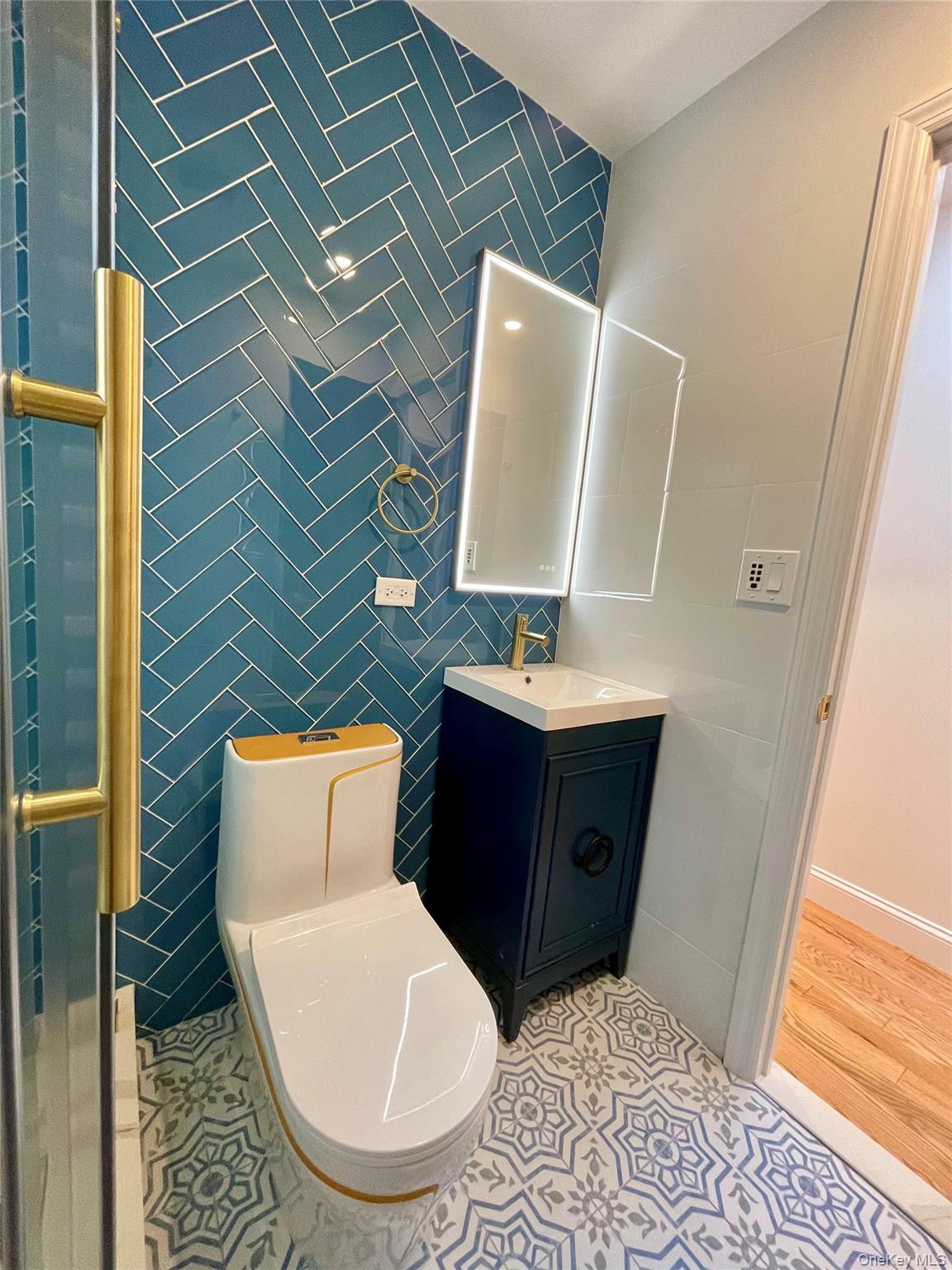 1045 Revere Avenue, Unit 2 photo 3