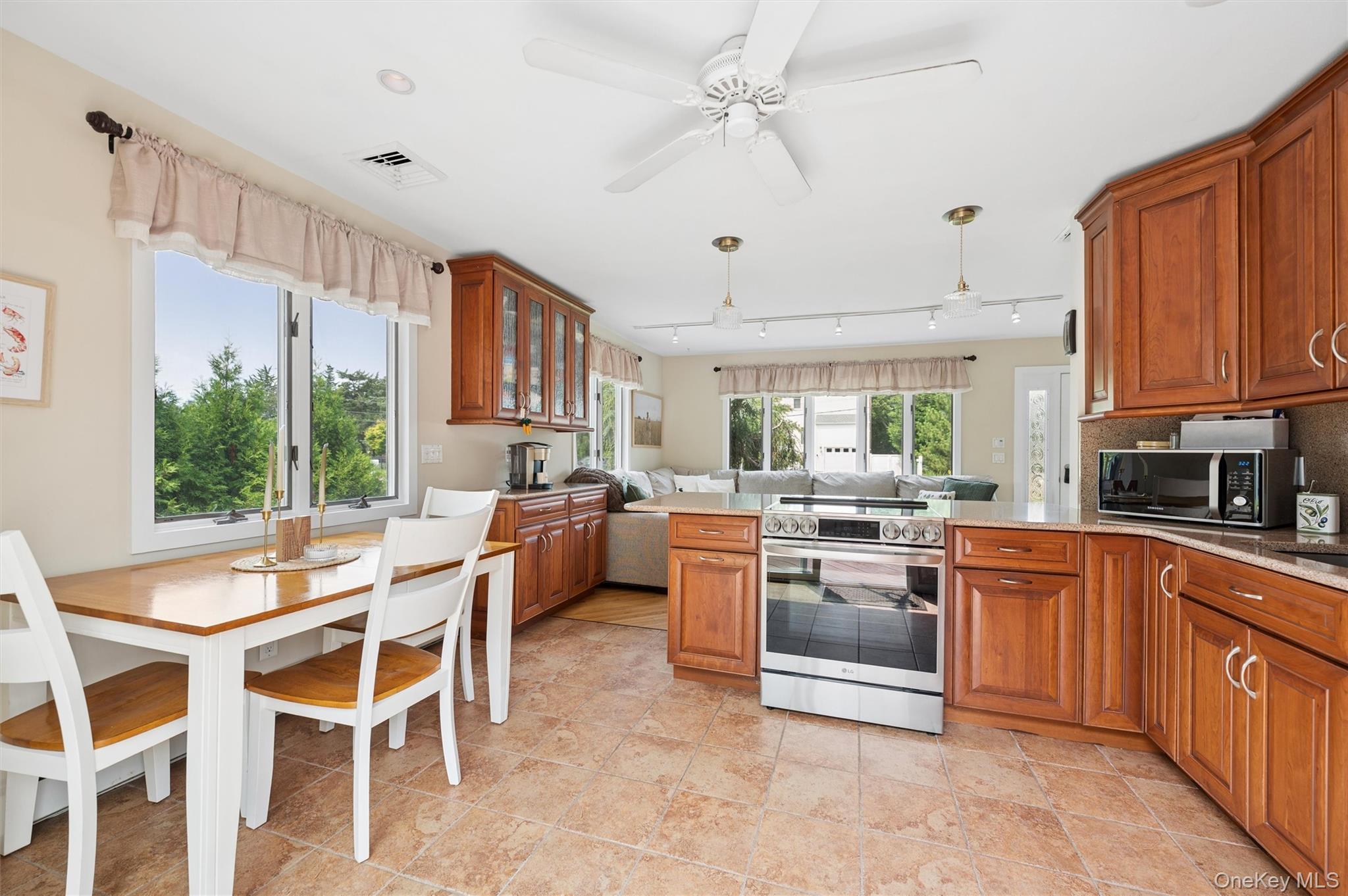 11 Bay Street – For Sale photo 8
