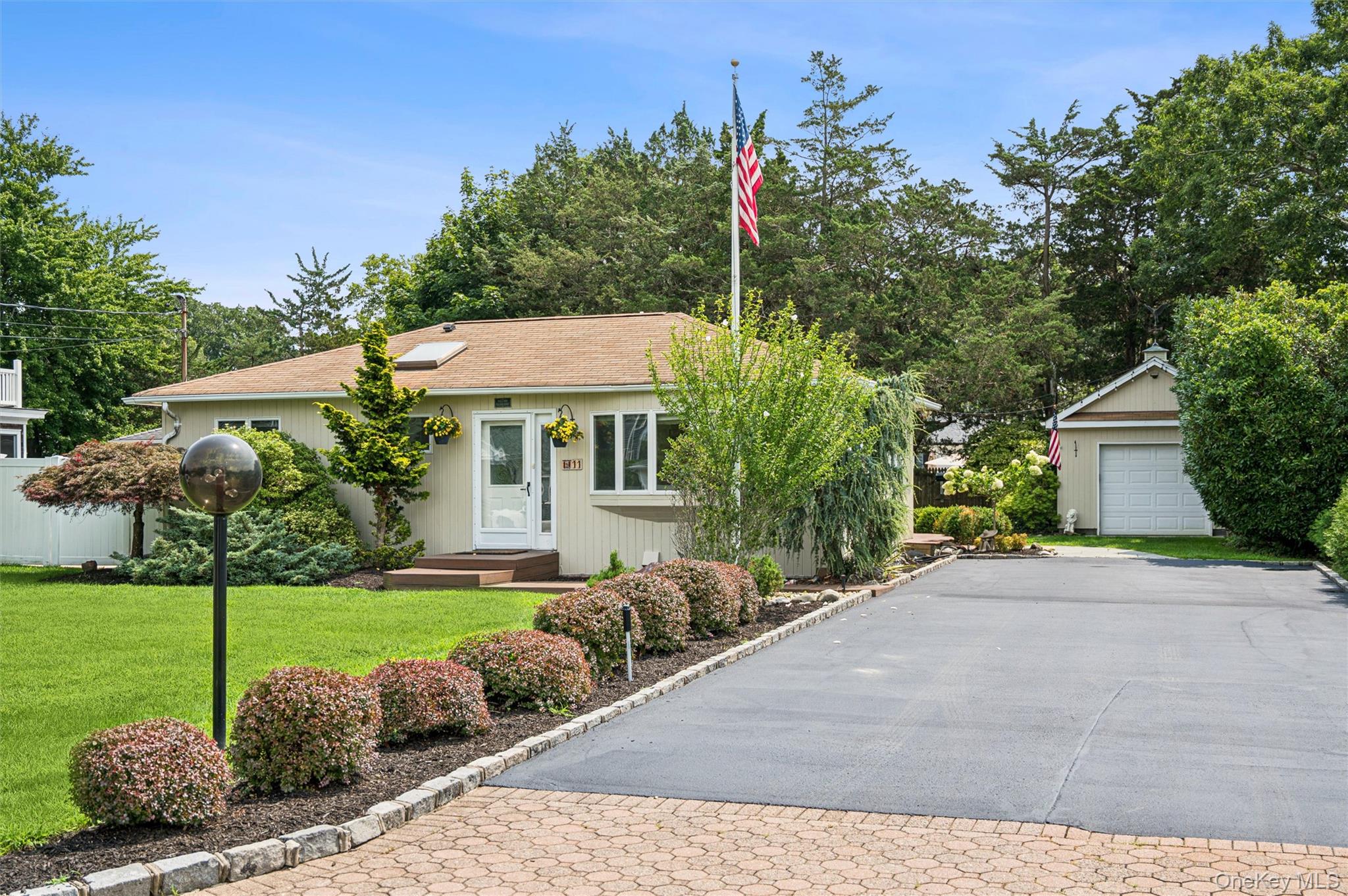 11 Bay Street – For Sale