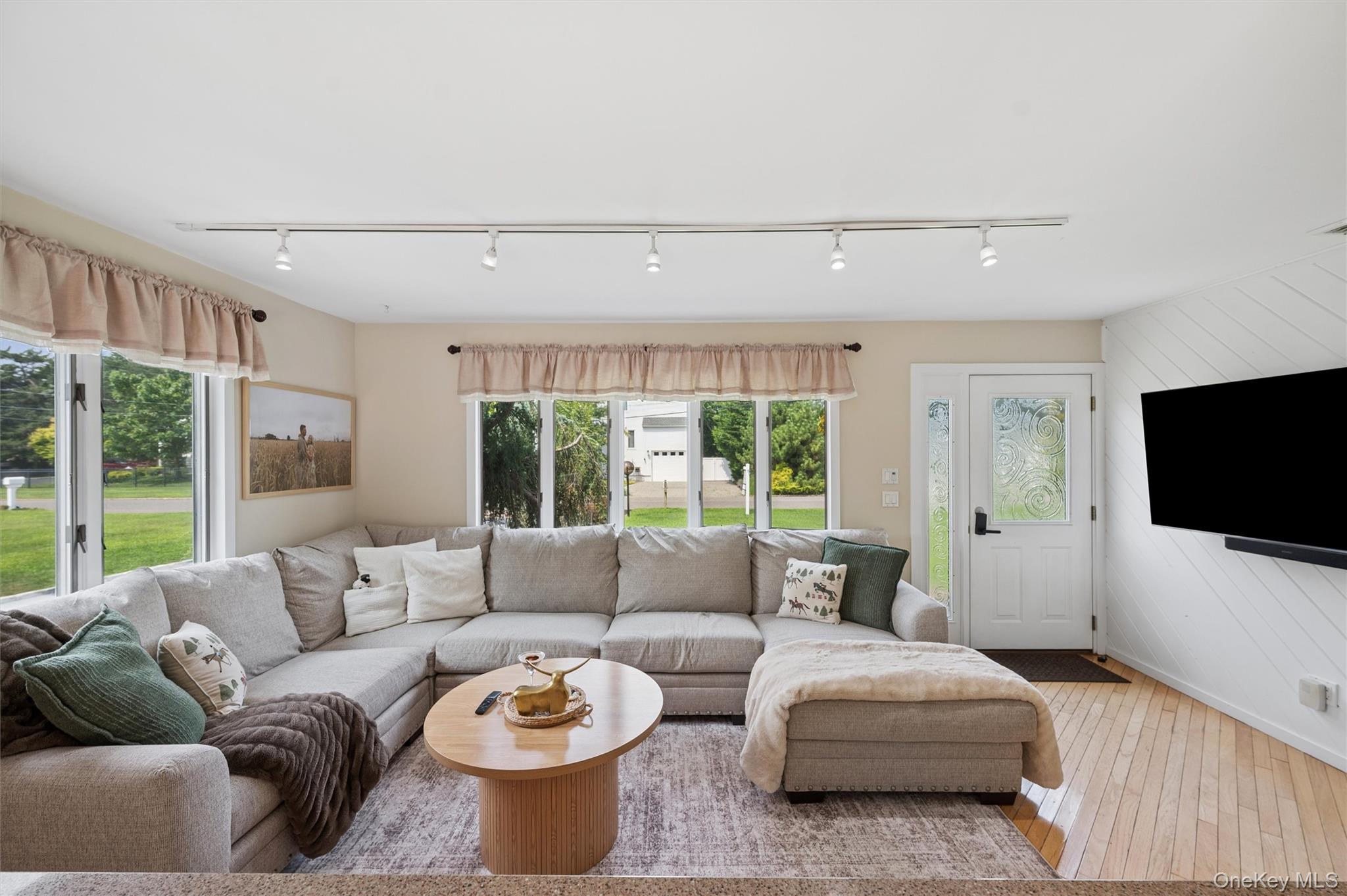 11 Bay Street – For Sale photo 3