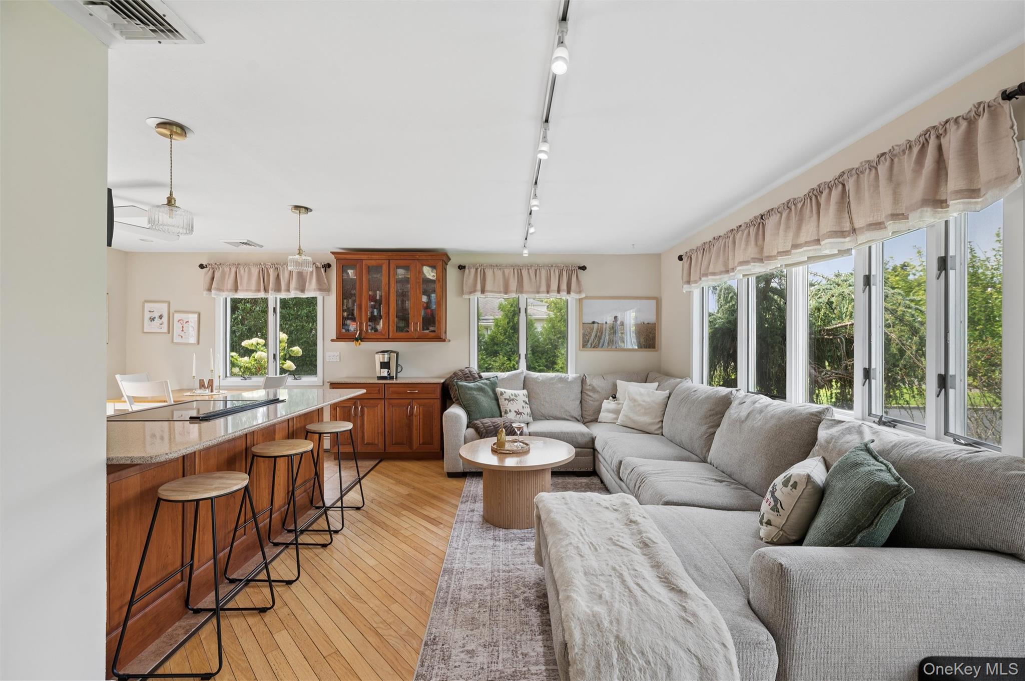 11 Bay Street – For Sale photo 2