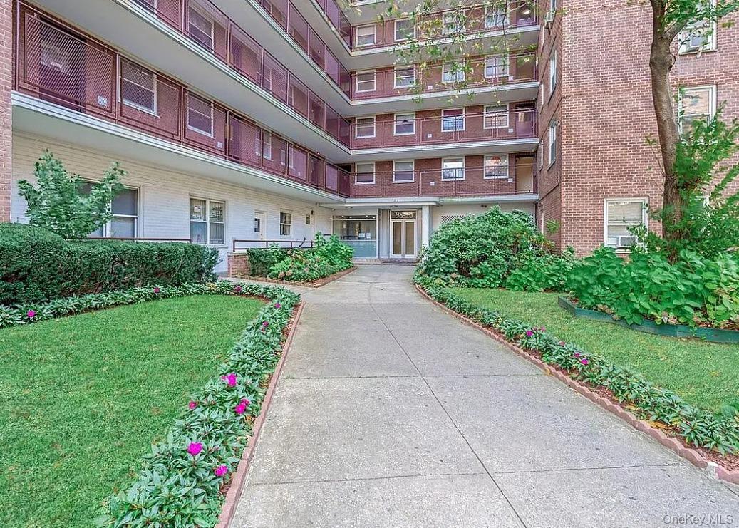 98-20 62nd Drive, Unit 14N photo 2