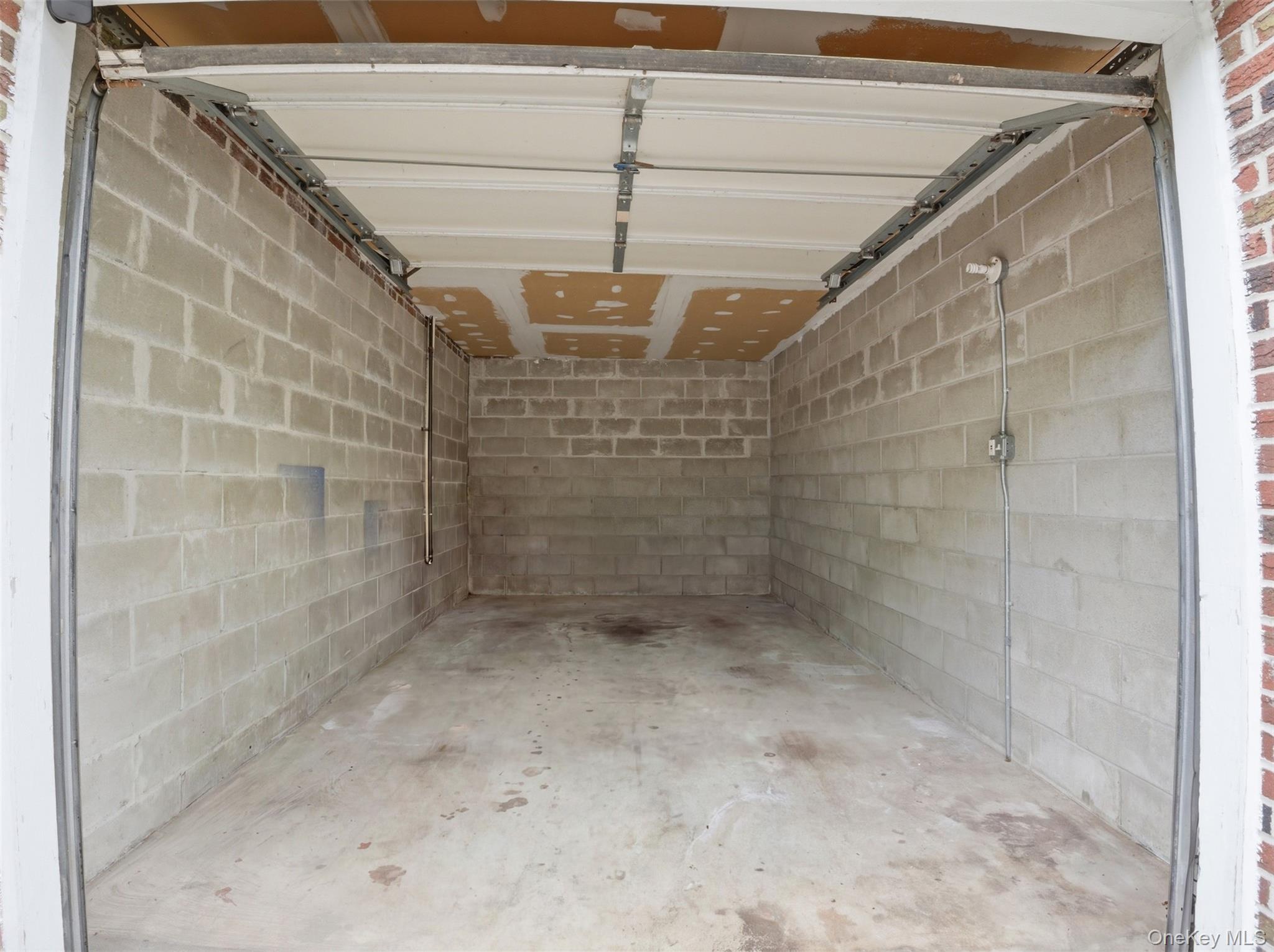 2668 Miles Avenue, Unit O2 photo 14