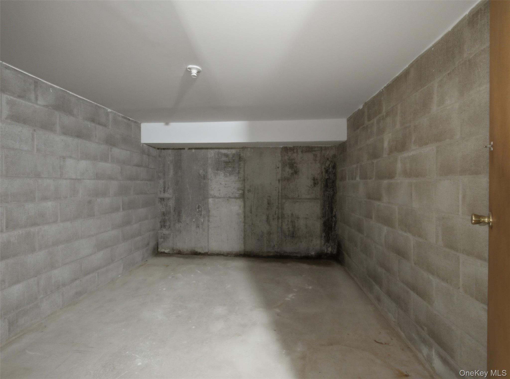 2668 Miles Avenue, Unit O2 photo 16