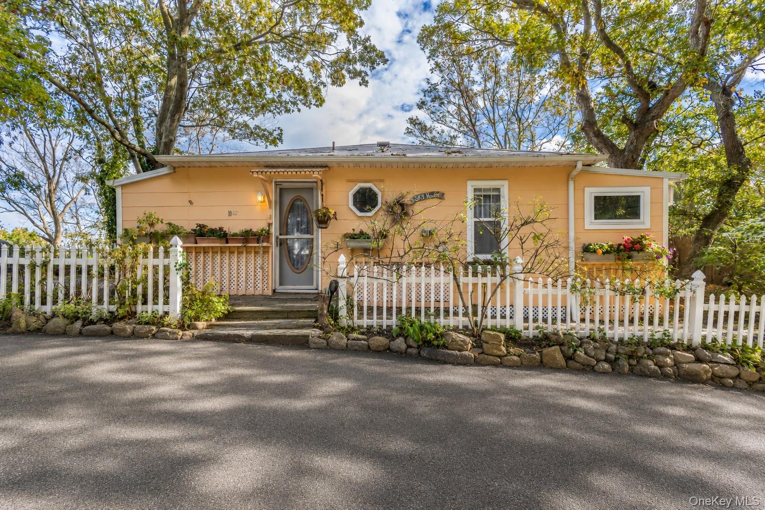 10 Acorn Path – For Sale photo 4