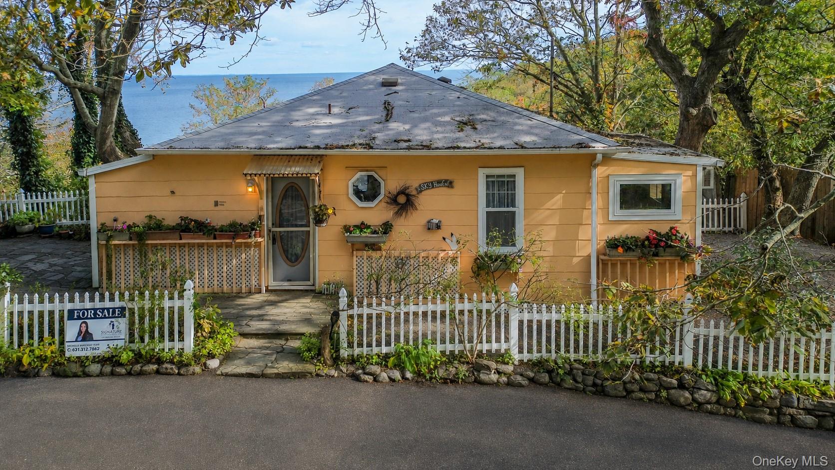 10 Acorn Path – For Sale photo 3
