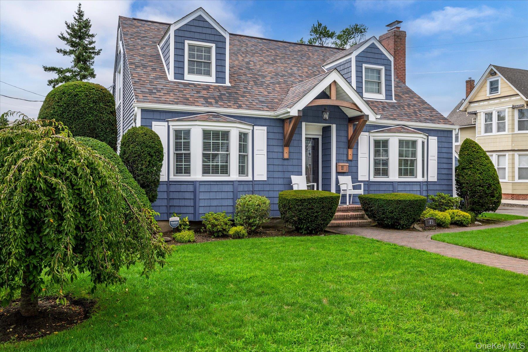 123 Centre Avenue – For Sale photo 2