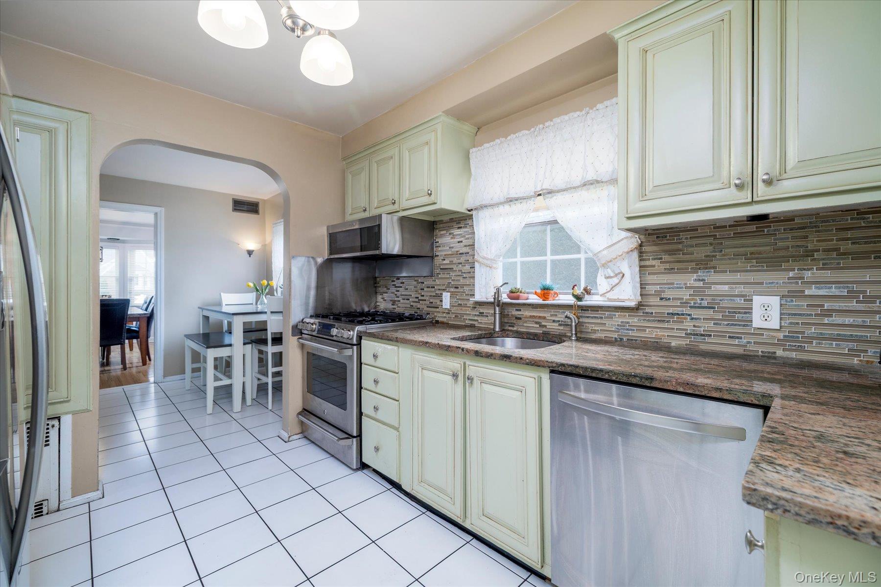 123 Centre Avenue – For Sale photo 14