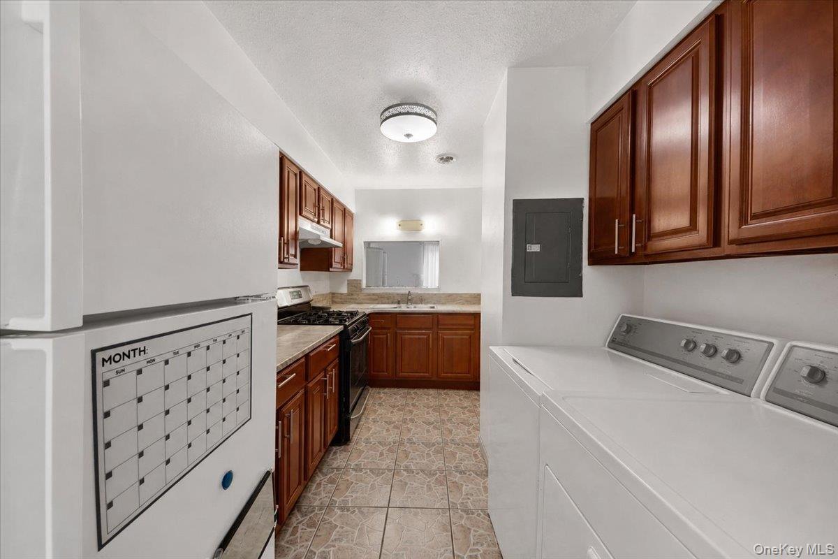 2069 Cicero Avenue – For Sale photo 20