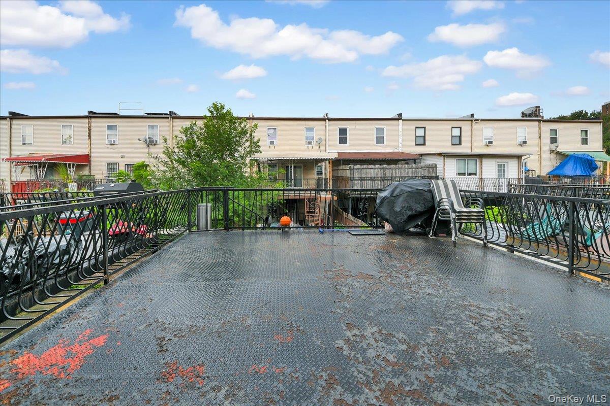 2069 Cicero Avenue – For Sale photo 16