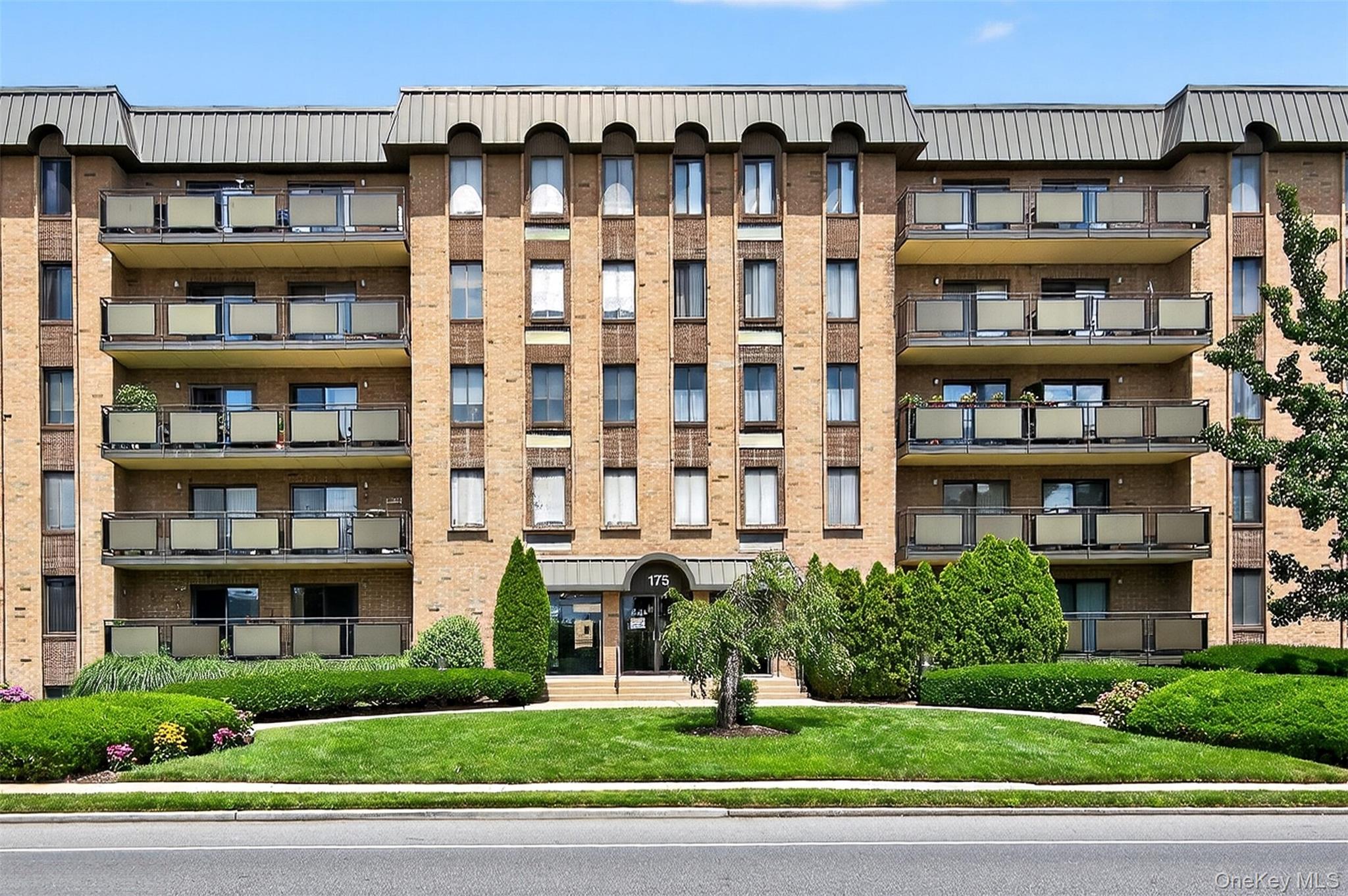 175 Maple  Ave, Unit 2M