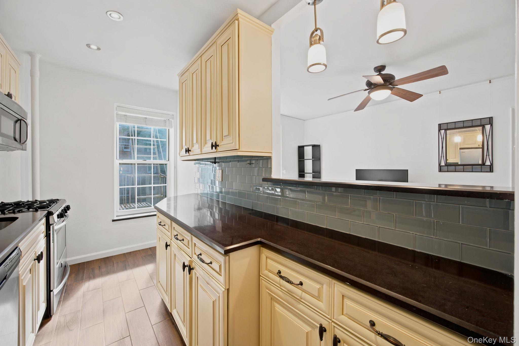 51-34 30th Avenue, Unit 4P photo 4