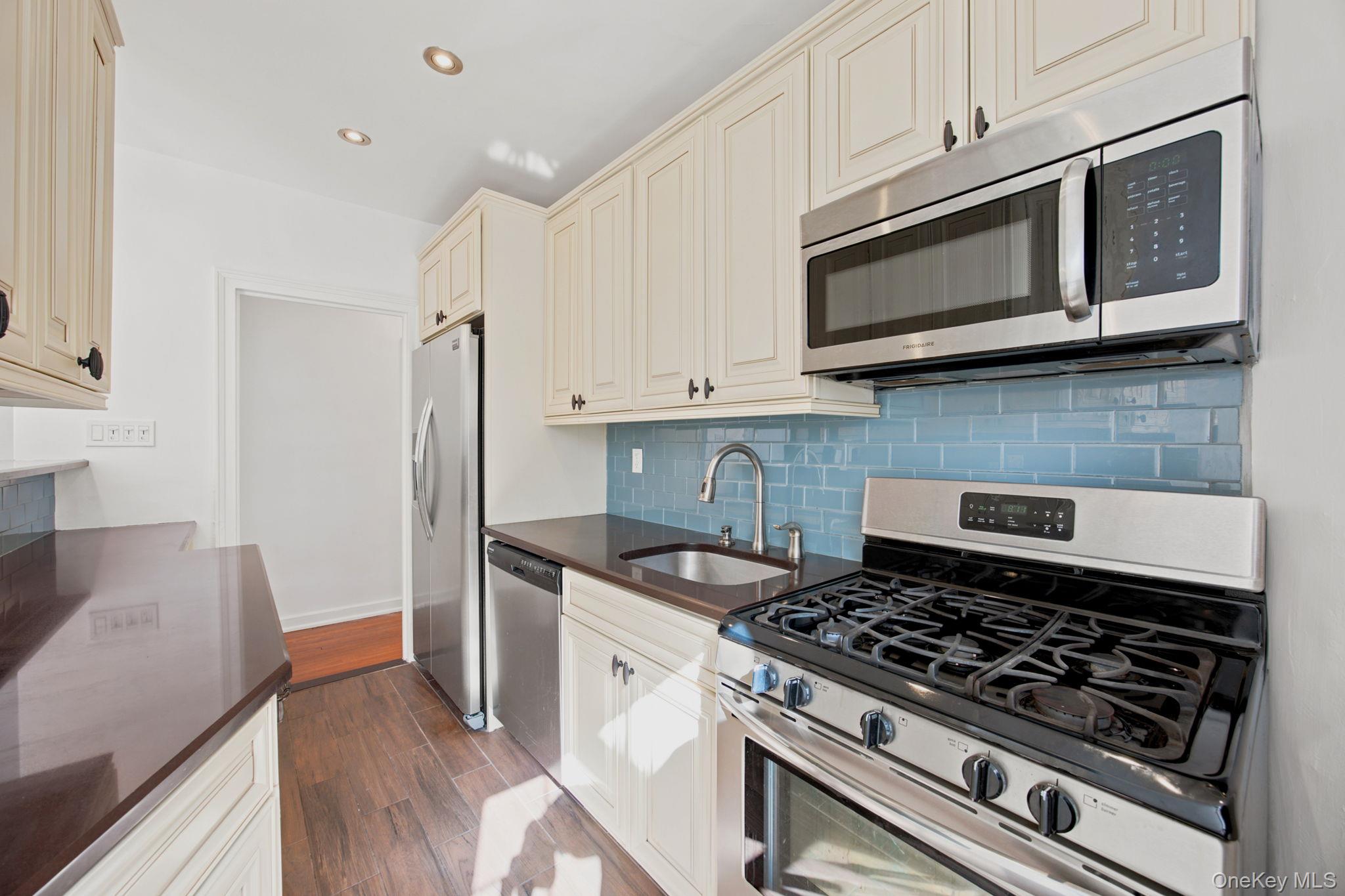 51-34 30th Avenue, Unit 4P photo 3