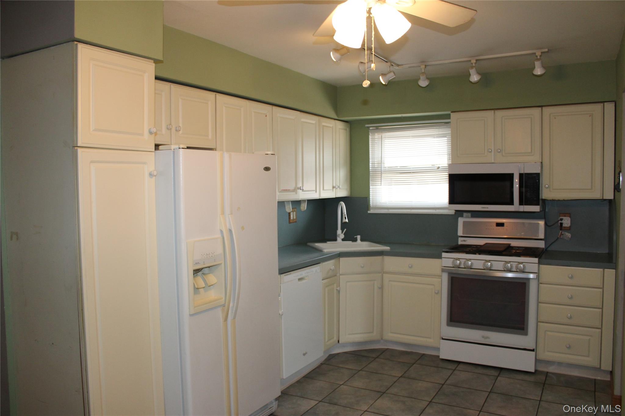 92 Lombardy Drive – For Sale photo 4