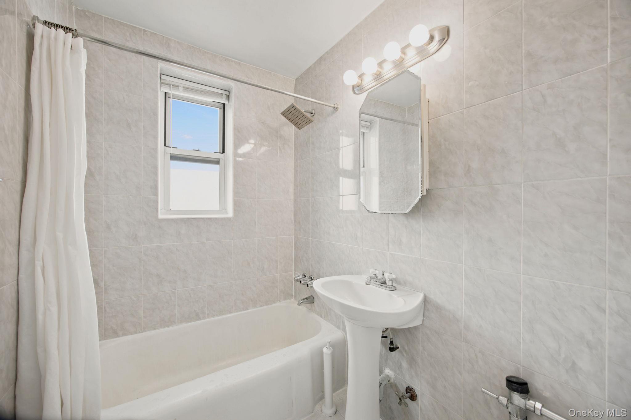 67-07 Yellowstone Boulevard, Unit 6F photo 9