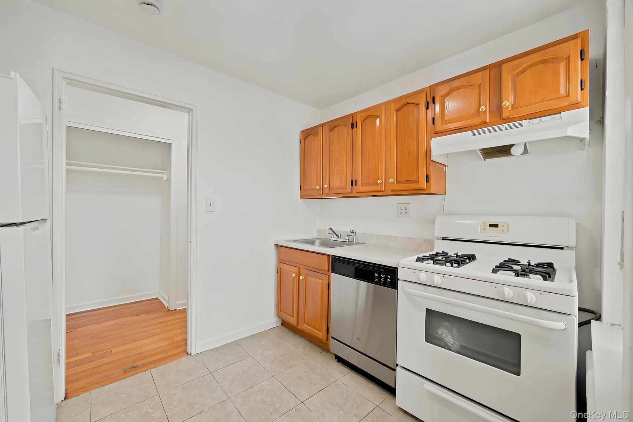 67-07 Yellowstone Boulevard, Unit 6F photo 5