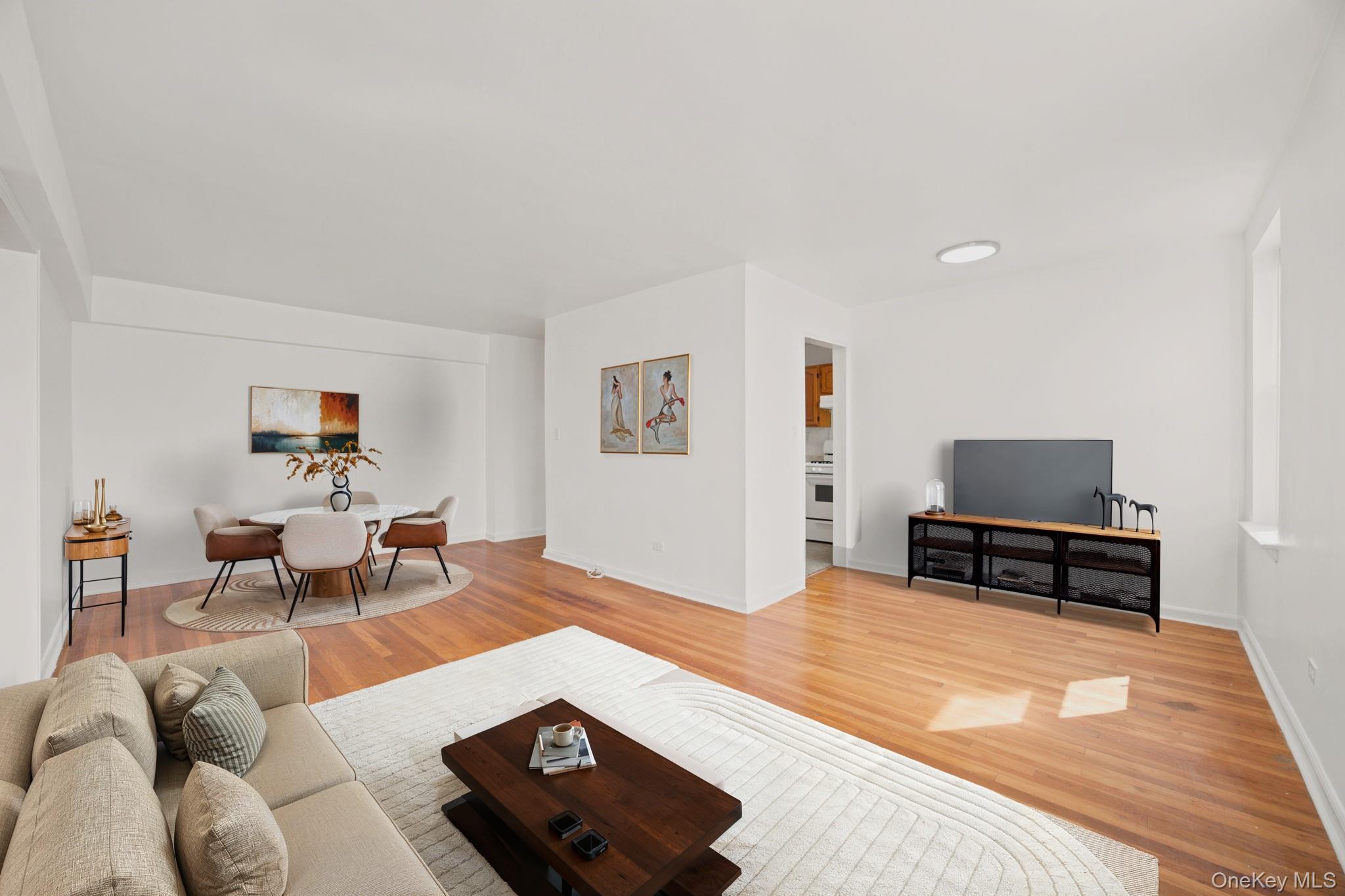 67-07 Yellowstone Boulevard, Unit 6F photo 3