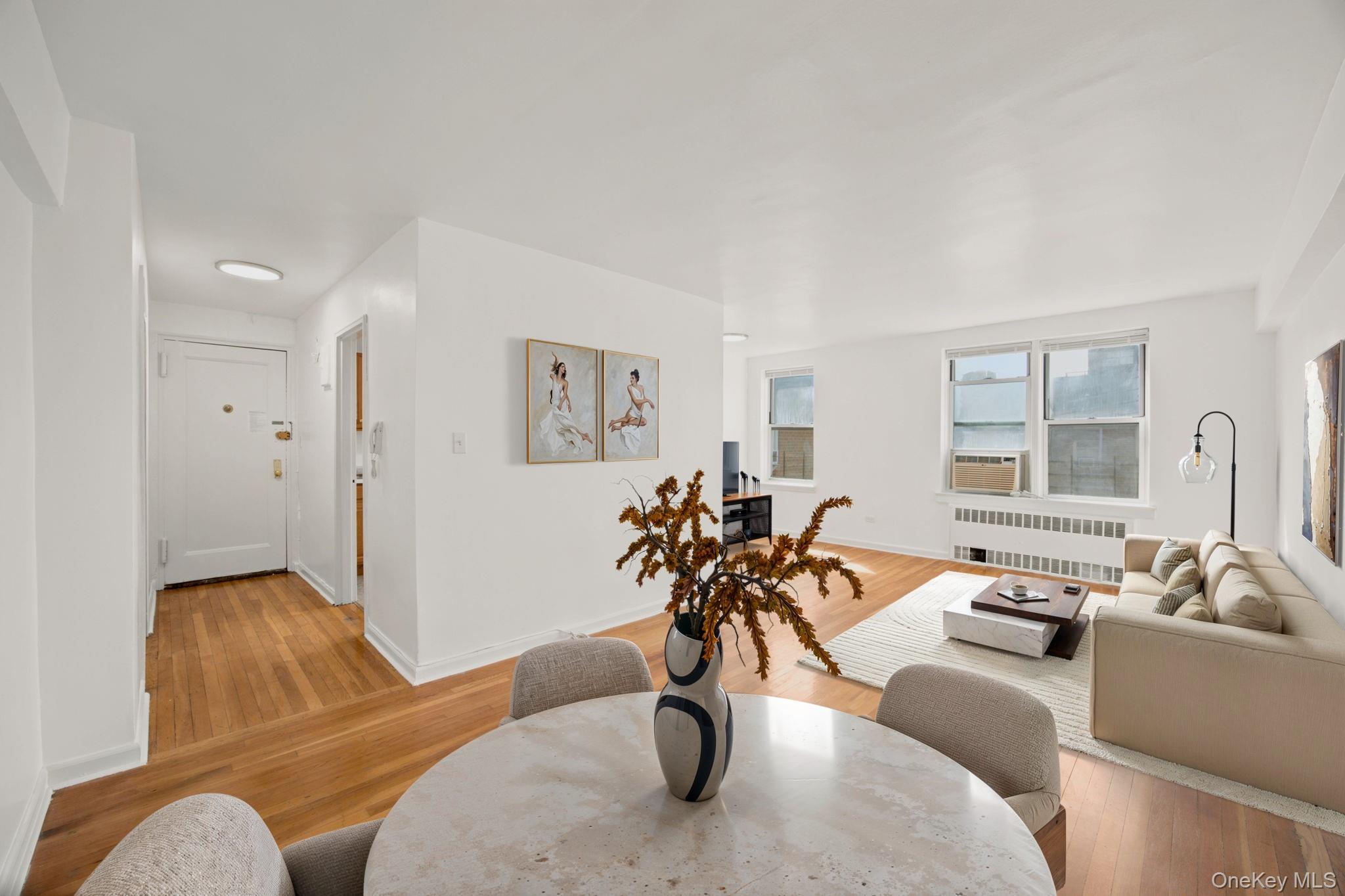 67-07 Yellowstone Boulevard, Unit 6F photo 2