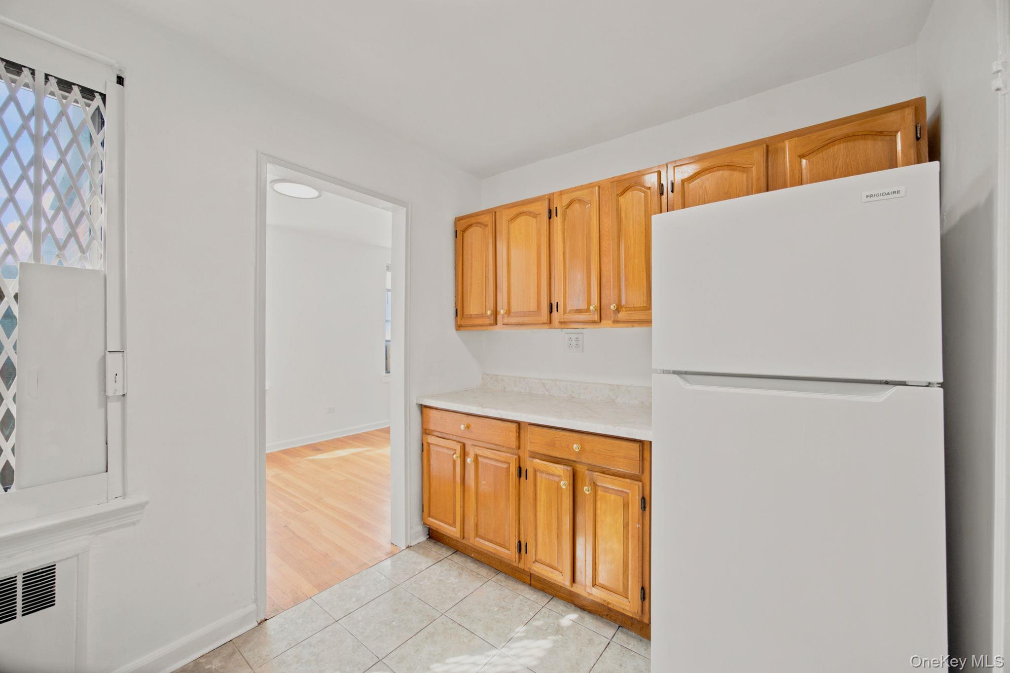 67-07 Yellowstone Boulevard, Unit 6F photo 6